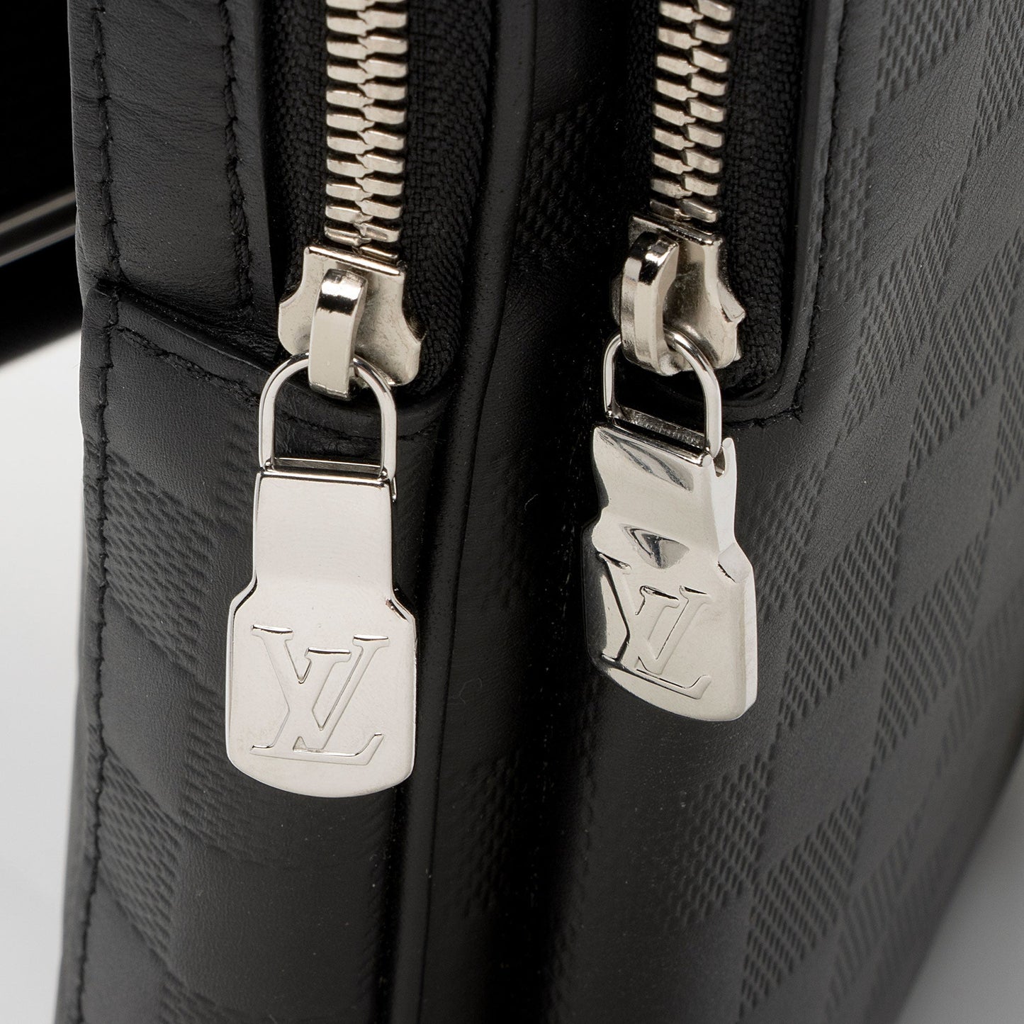 Louis Vuitton Damier Infini Avenue Sling NM Bag (SHF-9sJFWL)