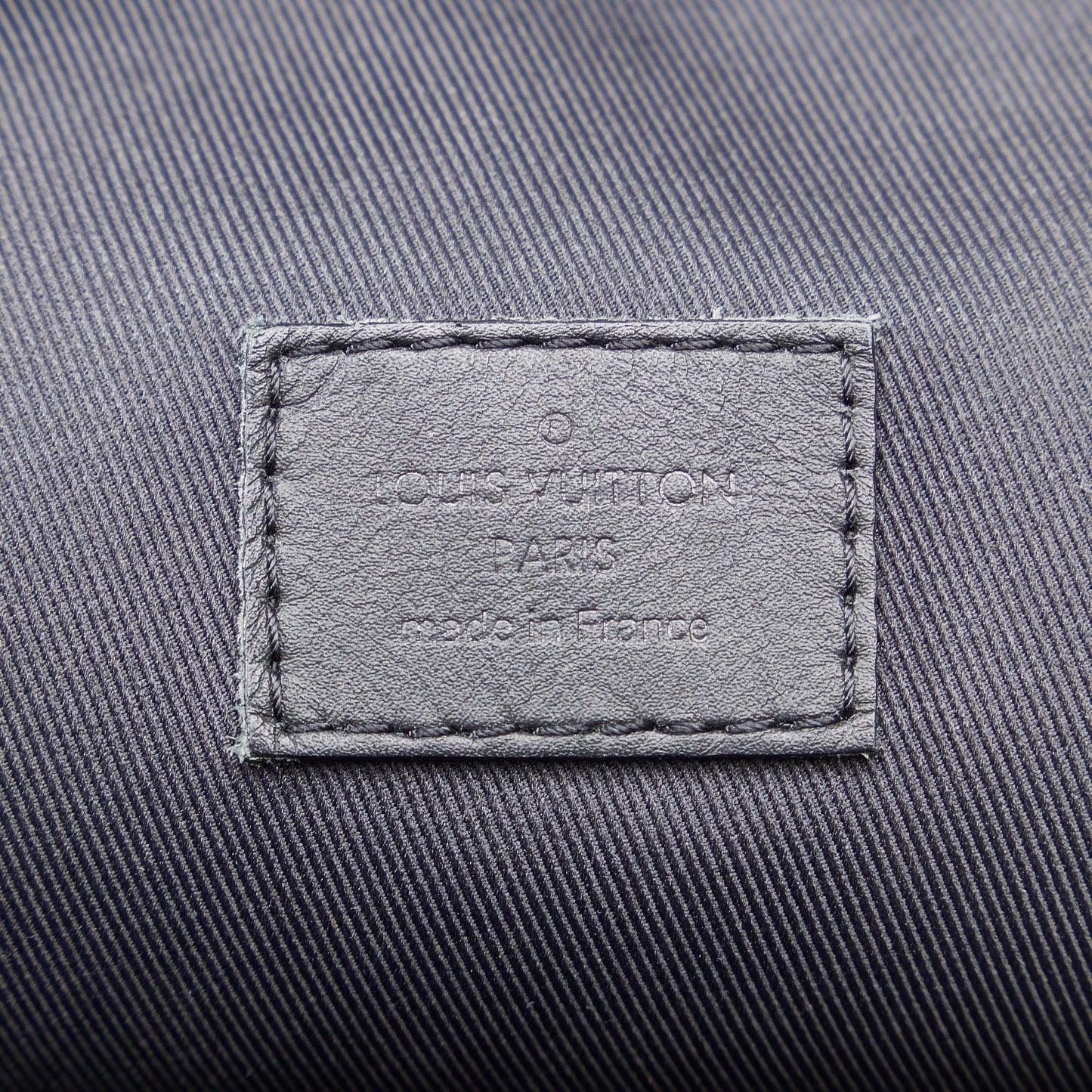 Louis Vuitton Damier Infini Avenue Sling (SHG-L8u3cT)