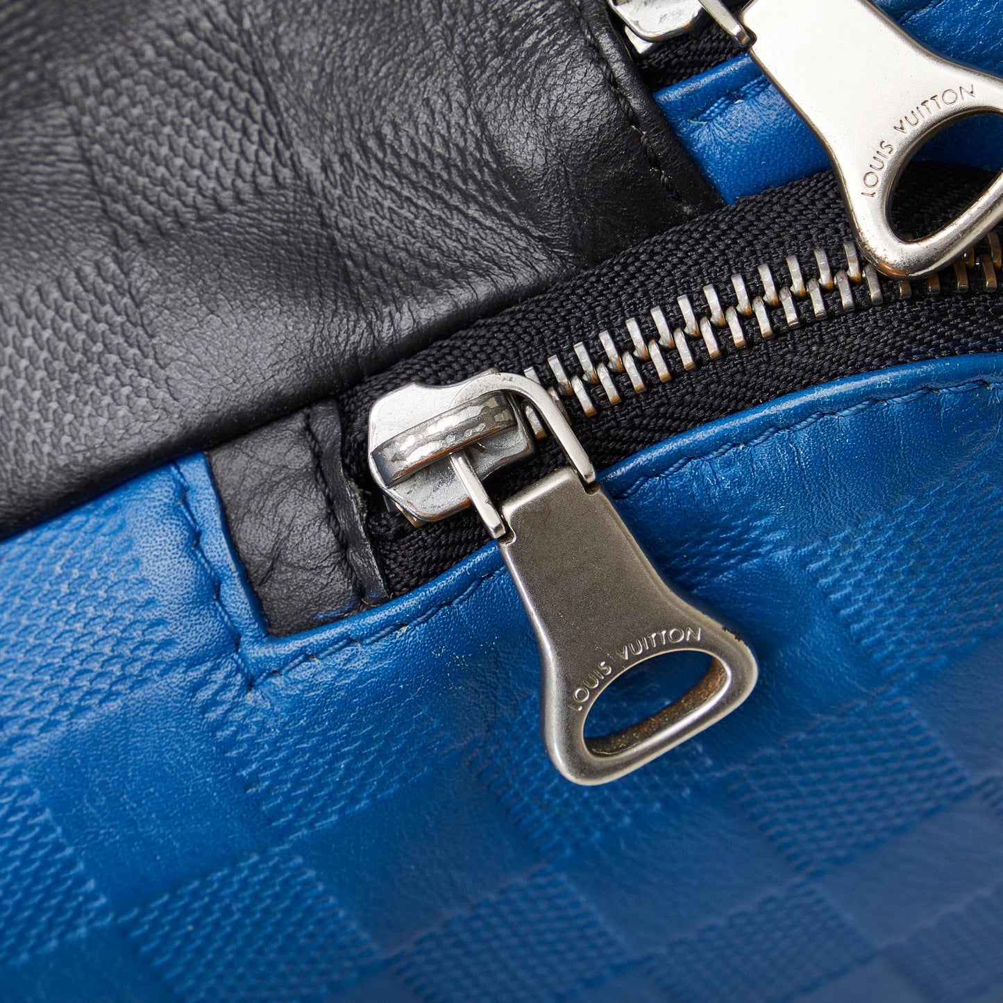 Louis Vuitton Damier Infini Avenue Sling (SHG-L8u3cT)