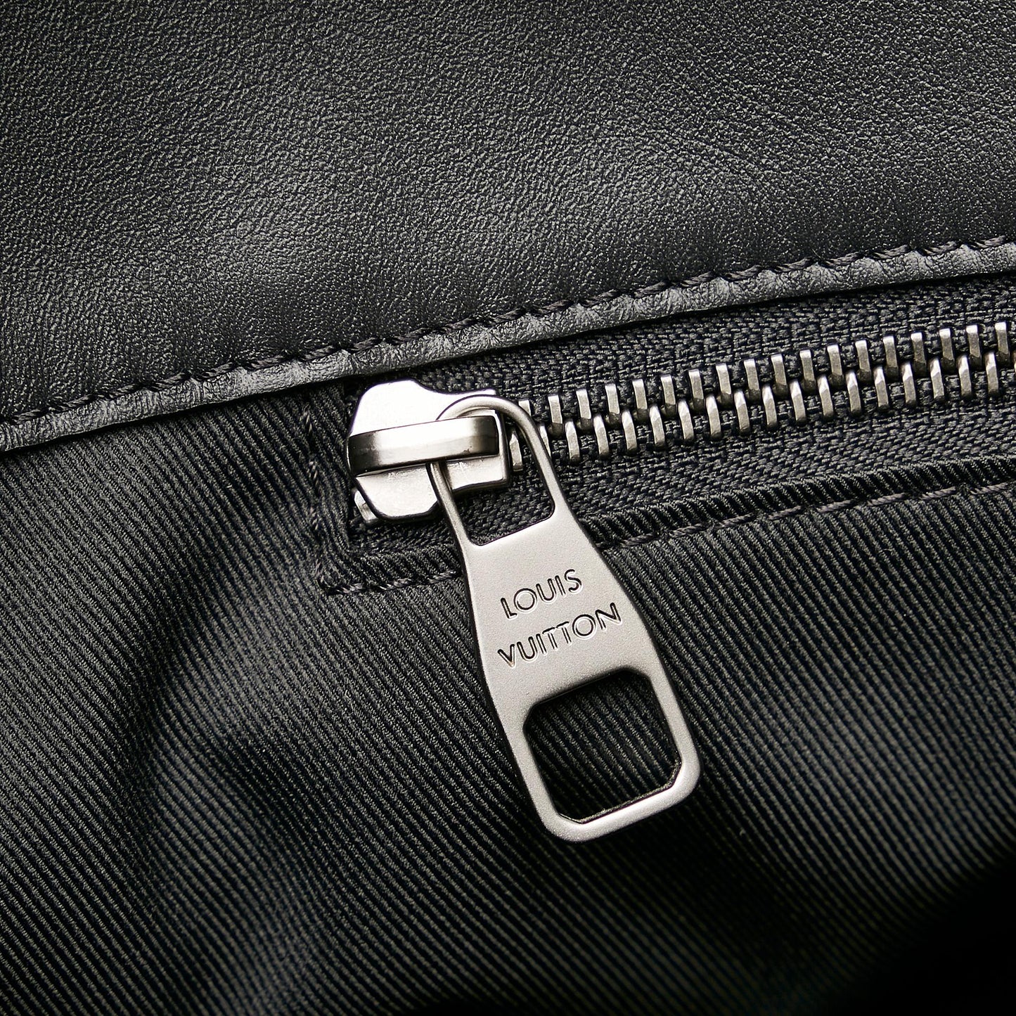 Louis Vuitton Damier Infini Cabas Voyage (SHG-AKhRij)