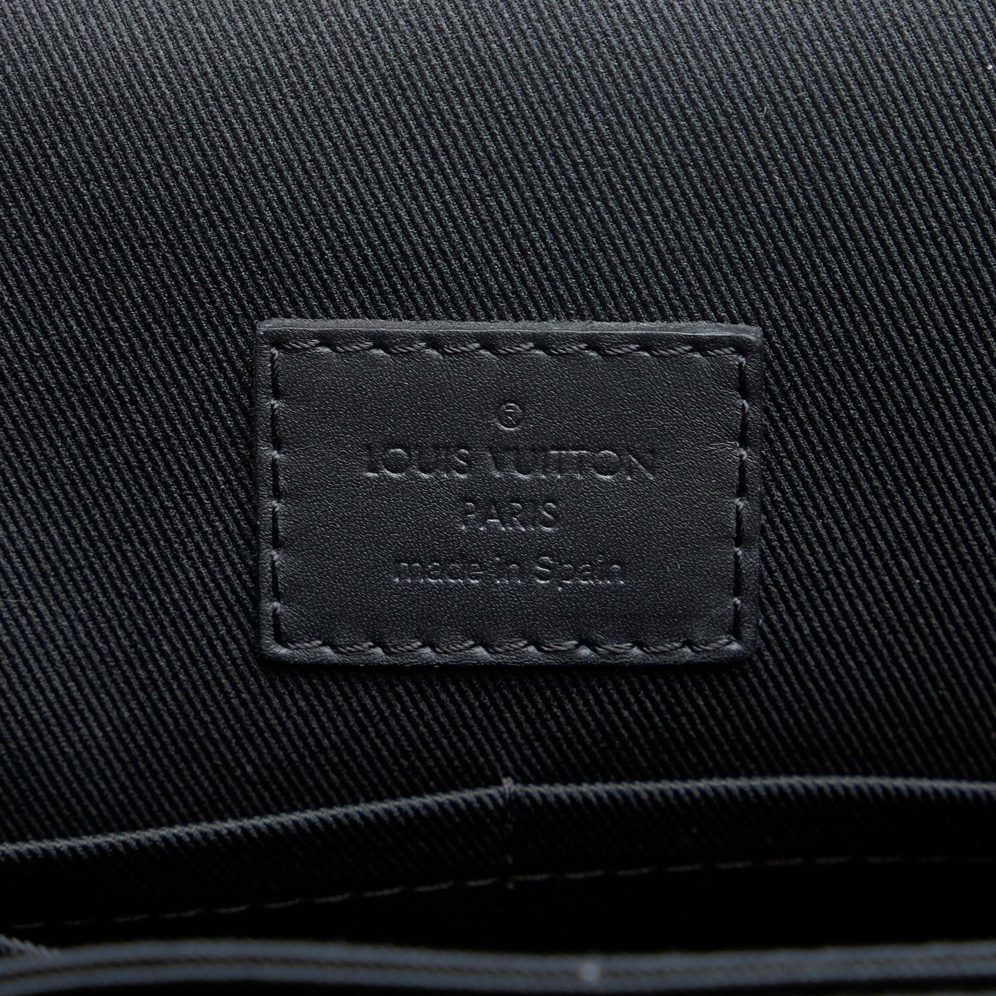 Louis Vuitton Damier Infini District MM (SHG-Um8soz)