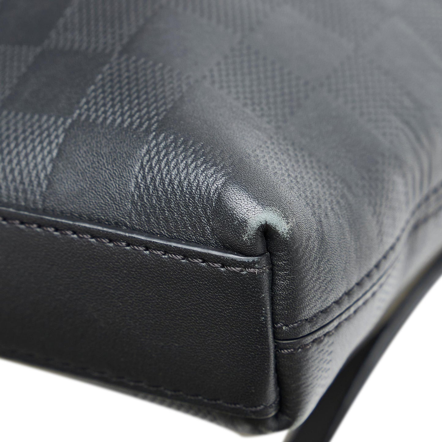 Louis Vuitton Damier Infini District Pochette (SHG-Zkmh73)