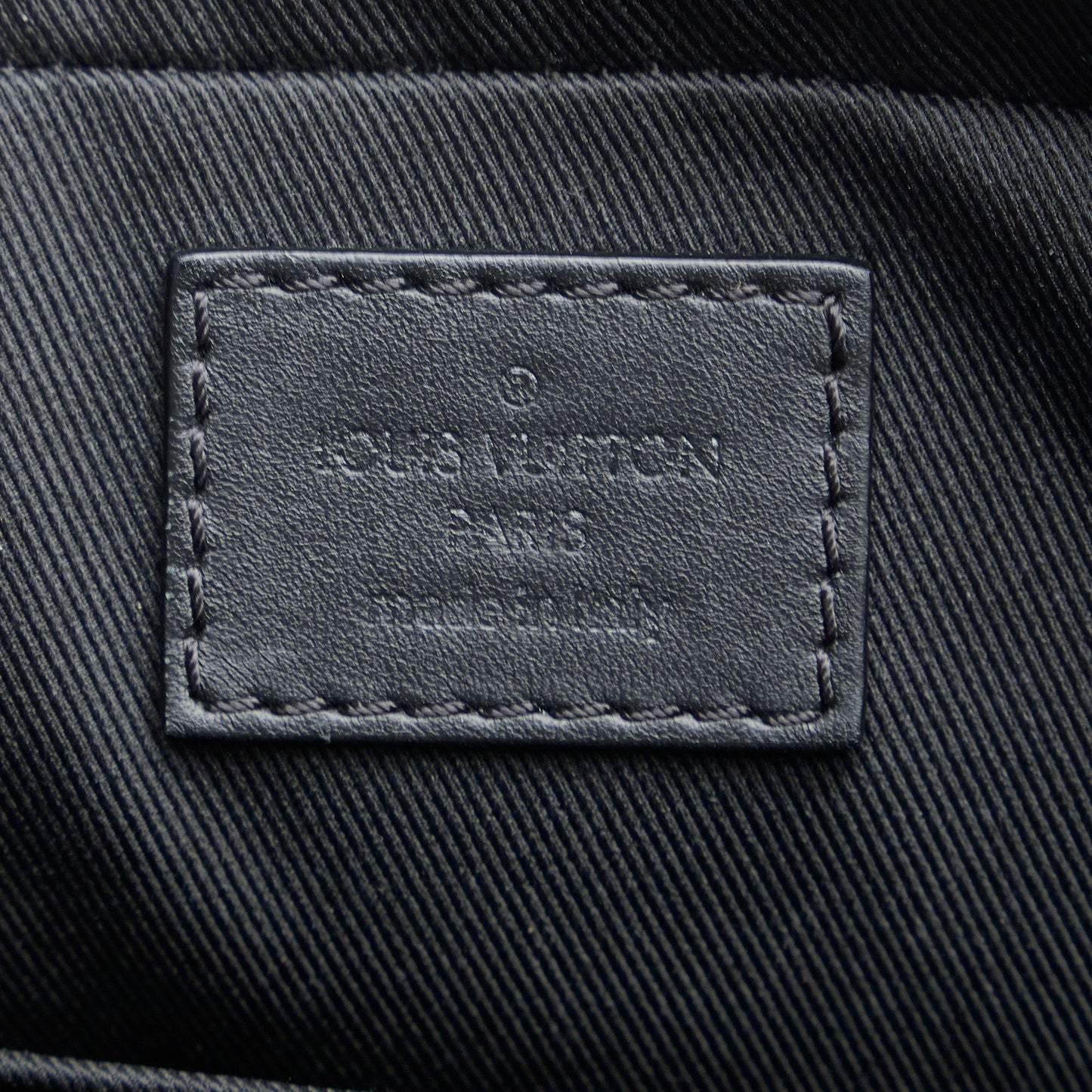 Louis Vuitton Damier Infini District Pochette (SHG-Zkmh73)