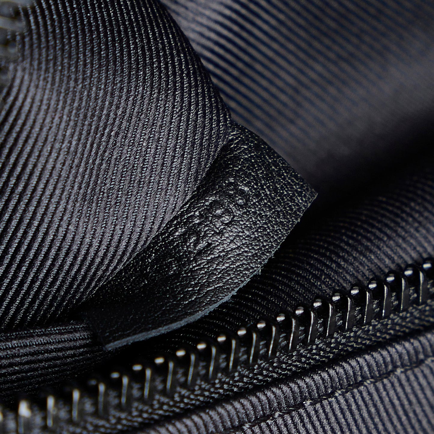 Louis Vuitton Dark Infinity Keepall Bandouliere 50 (SHG-8lQPkw)