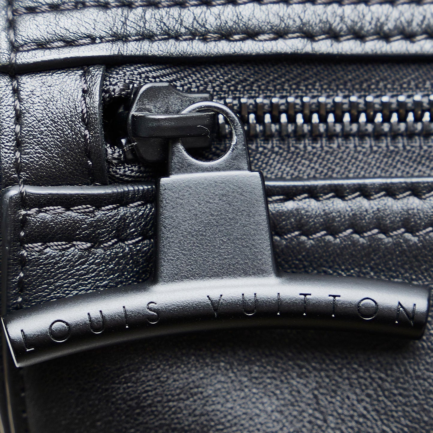 Louis Vuitton Dark Infinity Keepall Bandouliere 50 (SHG-8lQPkw)