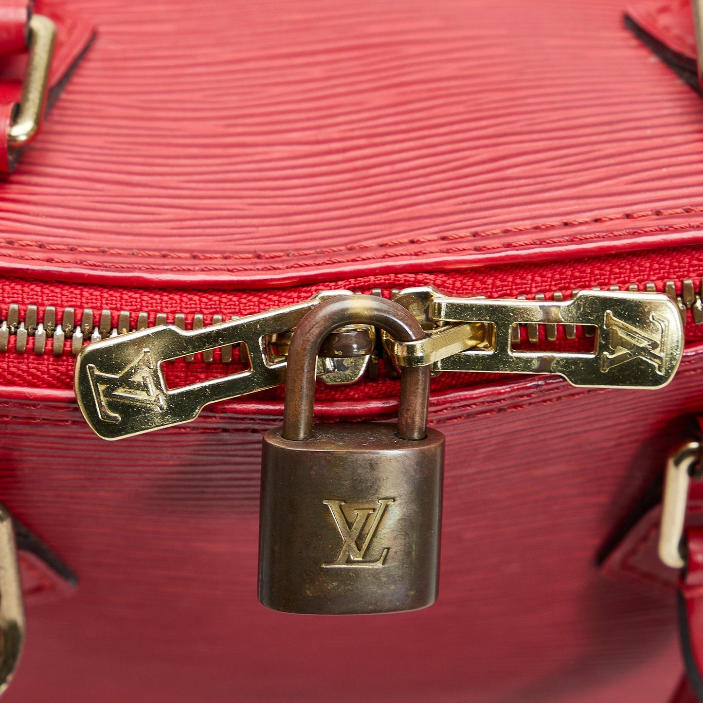 Louis Vuitton Epi Alma PM (SHG-GOc7nQ)