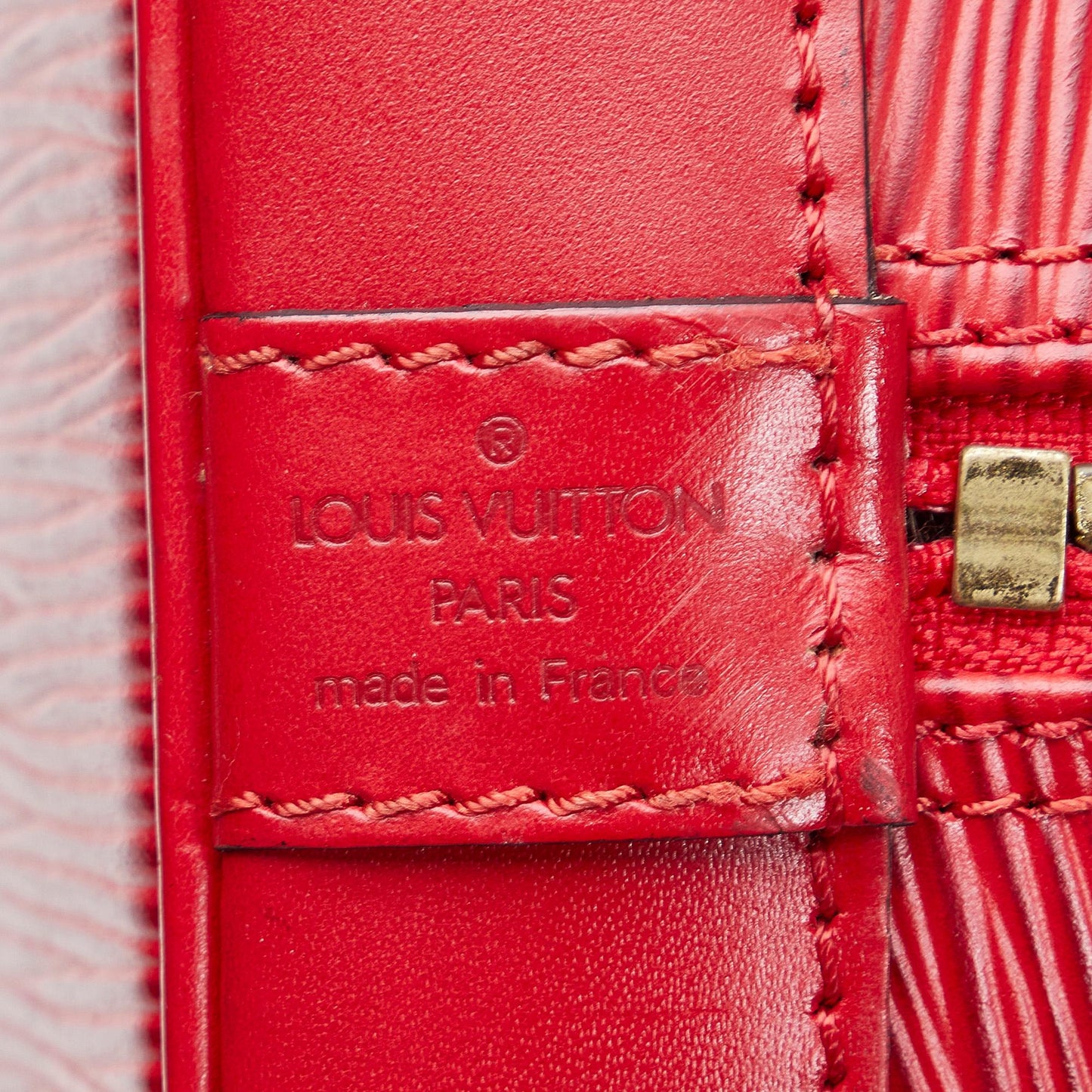 Louis Vuitton Epi Alma PM (SHG-GOc7nQ)