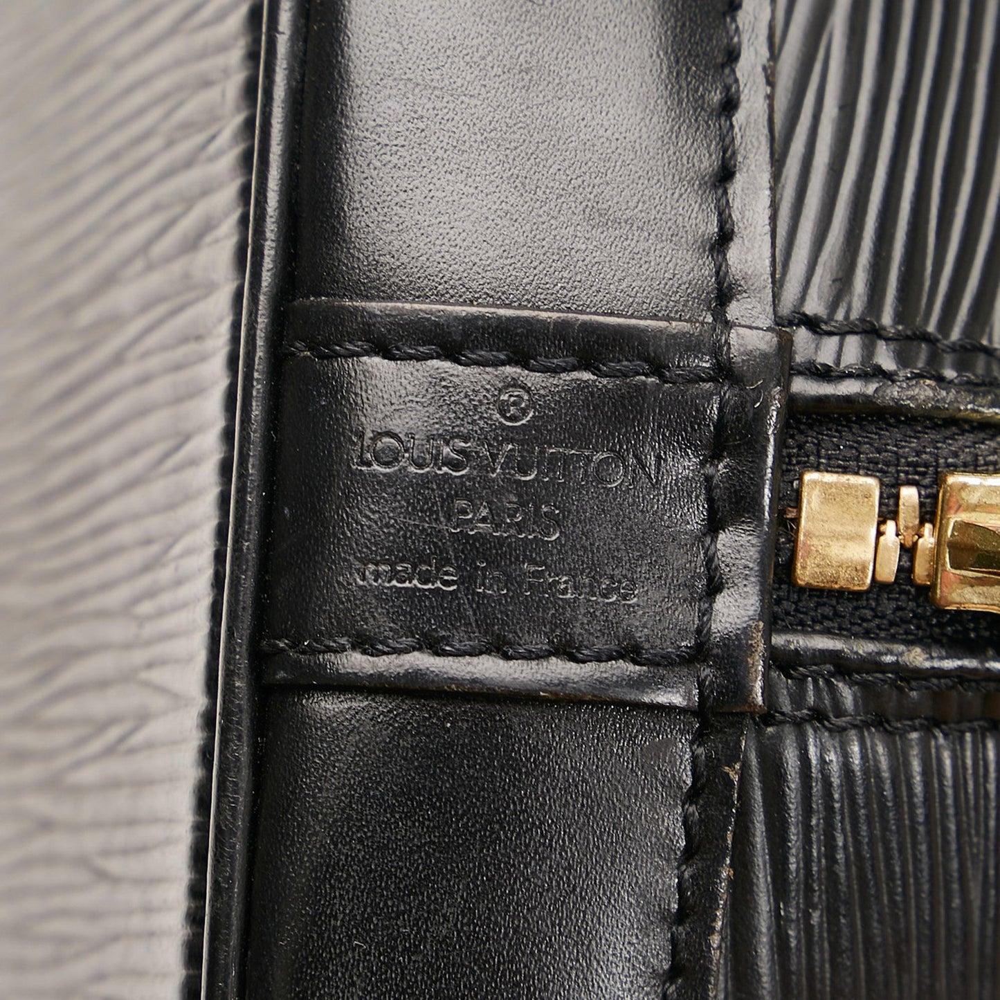 Louis Vuitton Epi Alma PM (SHG-Oa0RdR)