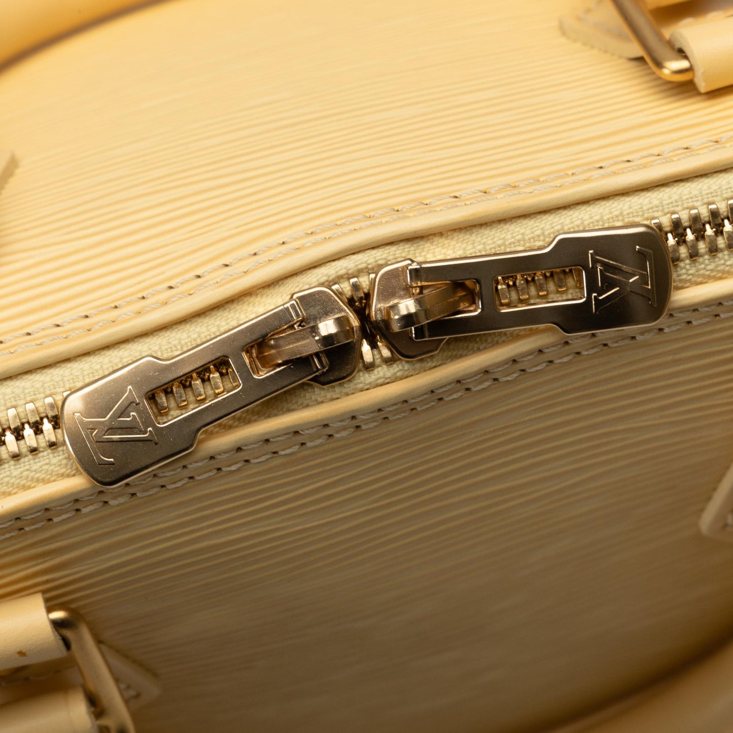 Louis Vuitton Epi Alma PM (SHG-fgTLg7)
