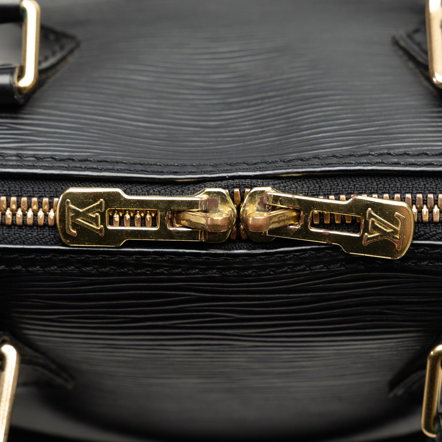 Louis Vuitton Epi Alma PM (SHG-CBfk3B)