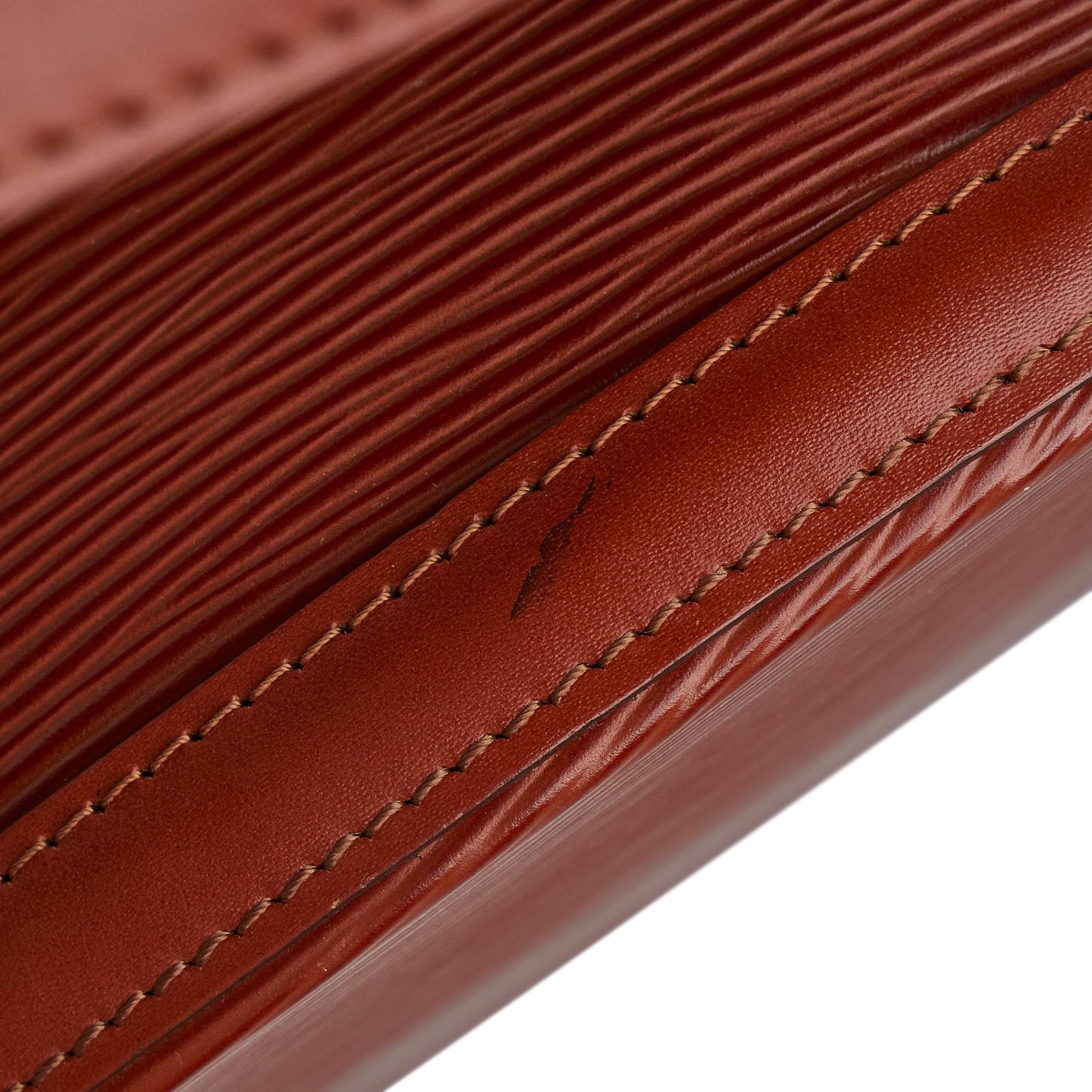 Louis Vuitton Epi Cluny (SHG-YF843R)