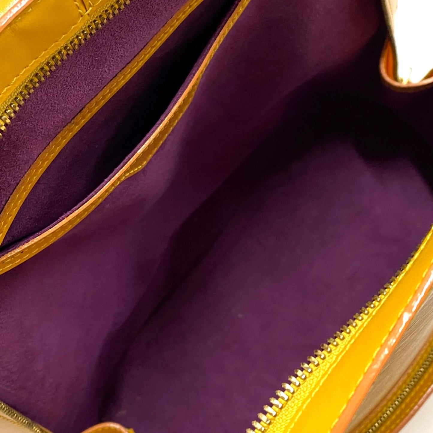 Louis Vuitton Epi Gobelins (SHG-CvCFlF)