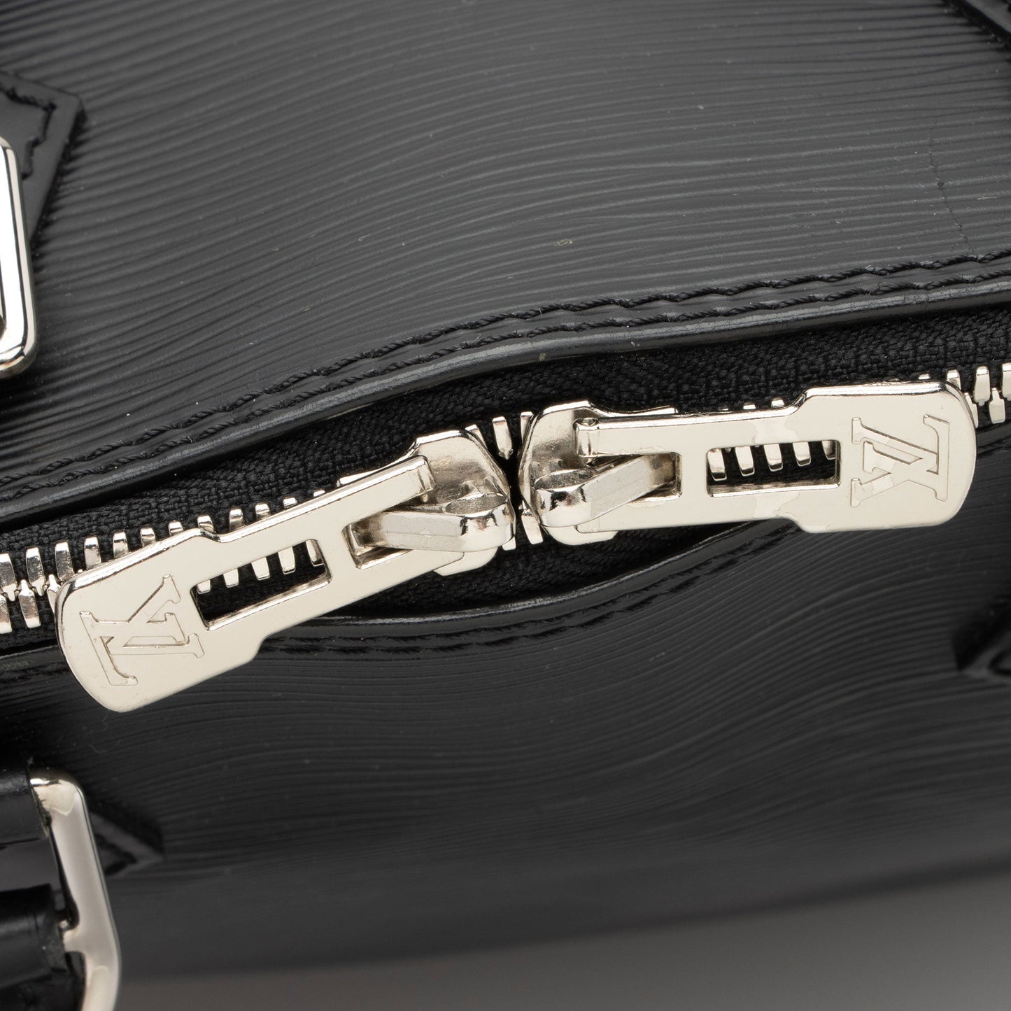 Louis Vuitton Epi Leather Alma PM Satchel (SHF-T3rPbv)