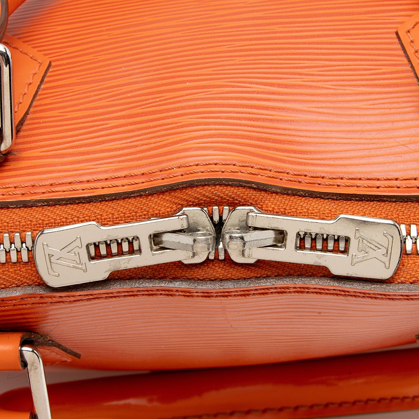 Louis Vuitton Epi Leather Alma PM Satchel (SHF-BEO91l)