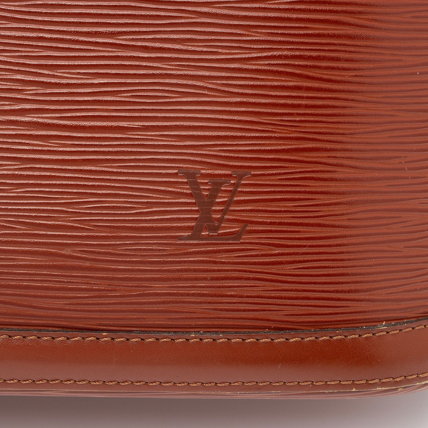 Louis Vuitton Vintage Epi Leather Lussac Tote (SHF-D4oeHh)