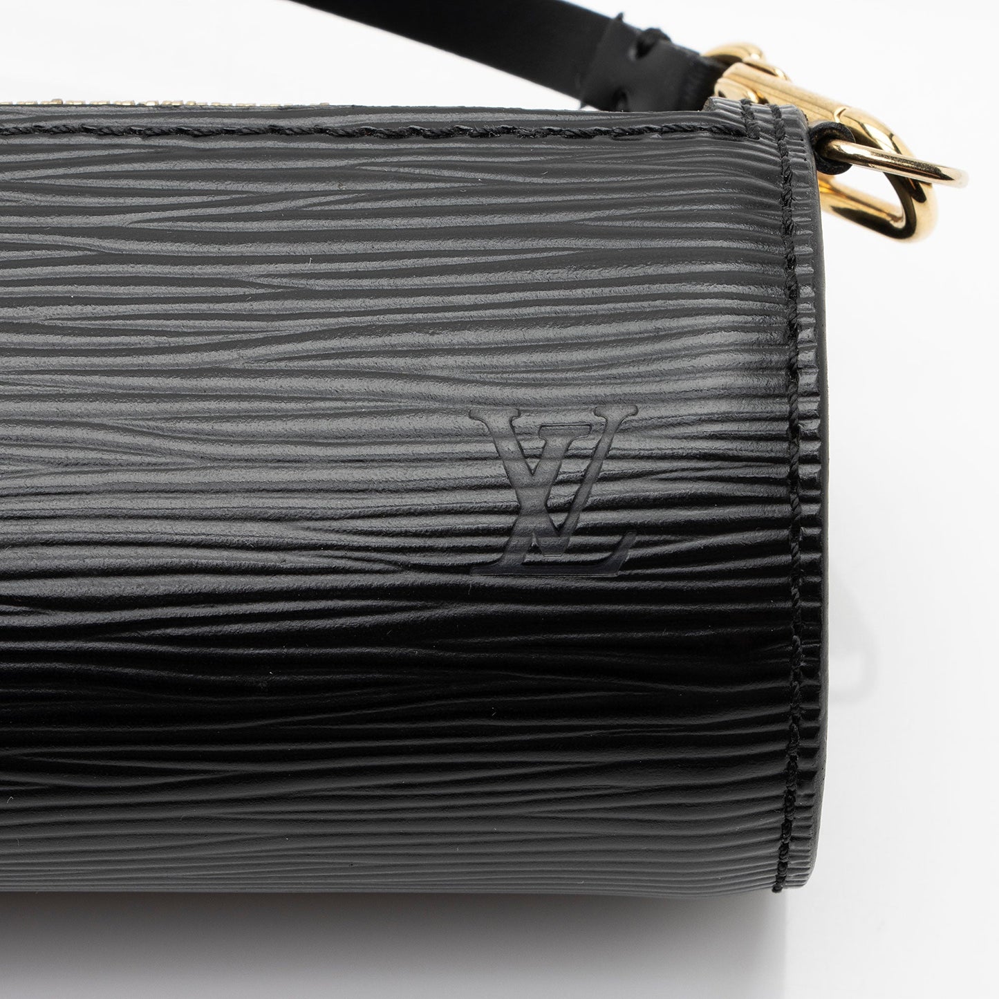 Louis Vuitton Epi Leather Round Pochette (SHF-9AGMrJ)