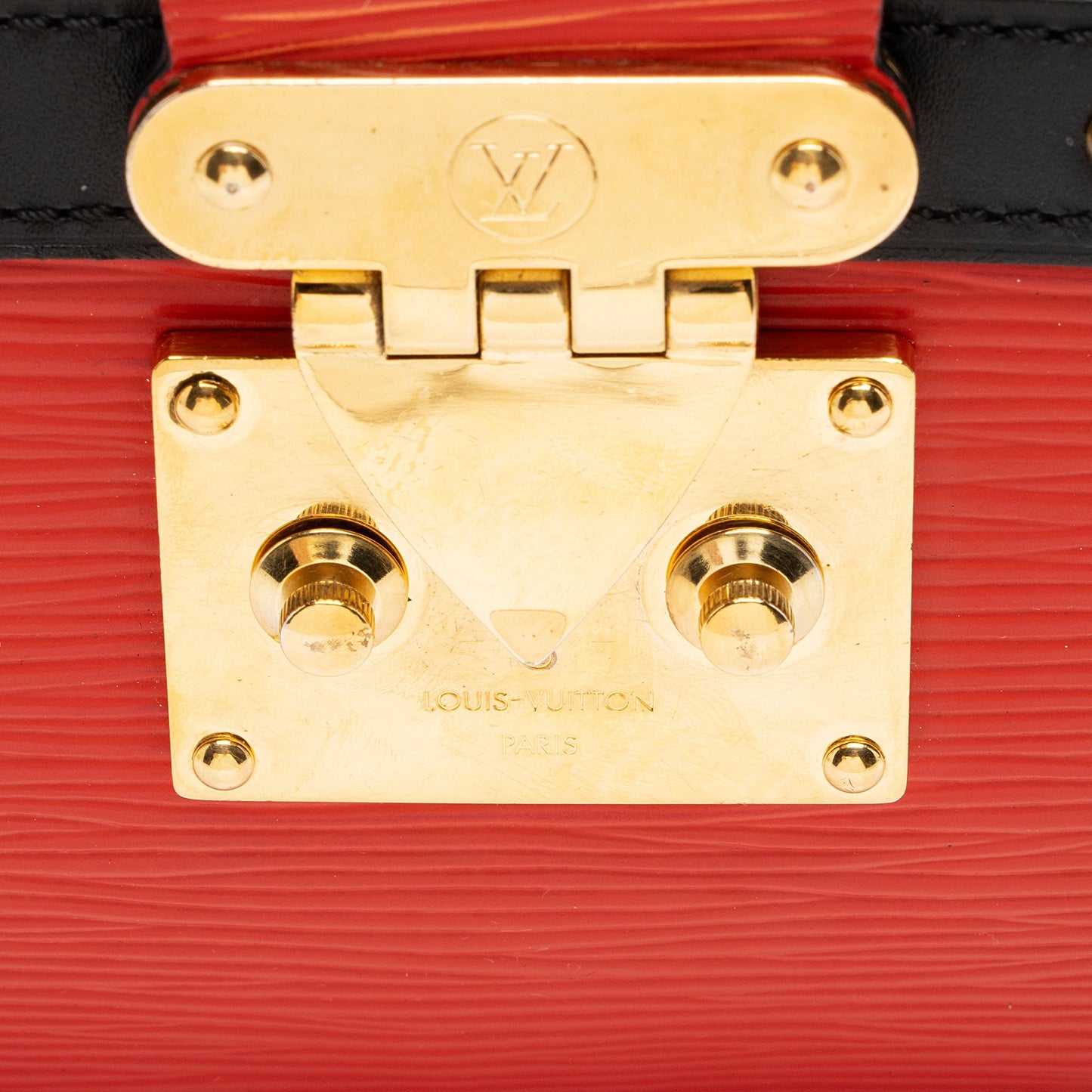 Louis Vuitton Epi Leather Trunk Clutch (SHF-f9WGSU)