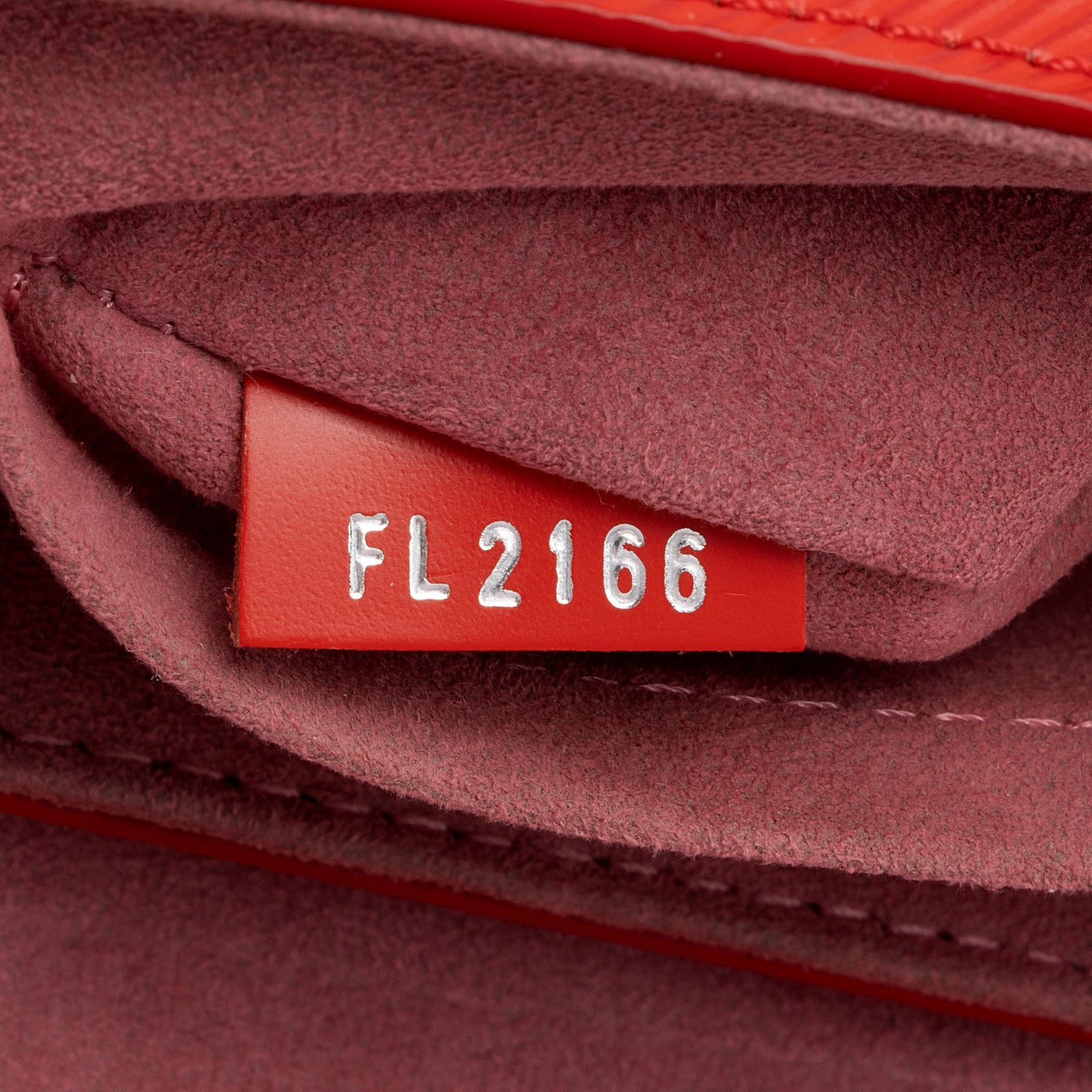Louis Vuitton Epi Leather Twist MM Shoulder Bag (SHF-lAWkvE)