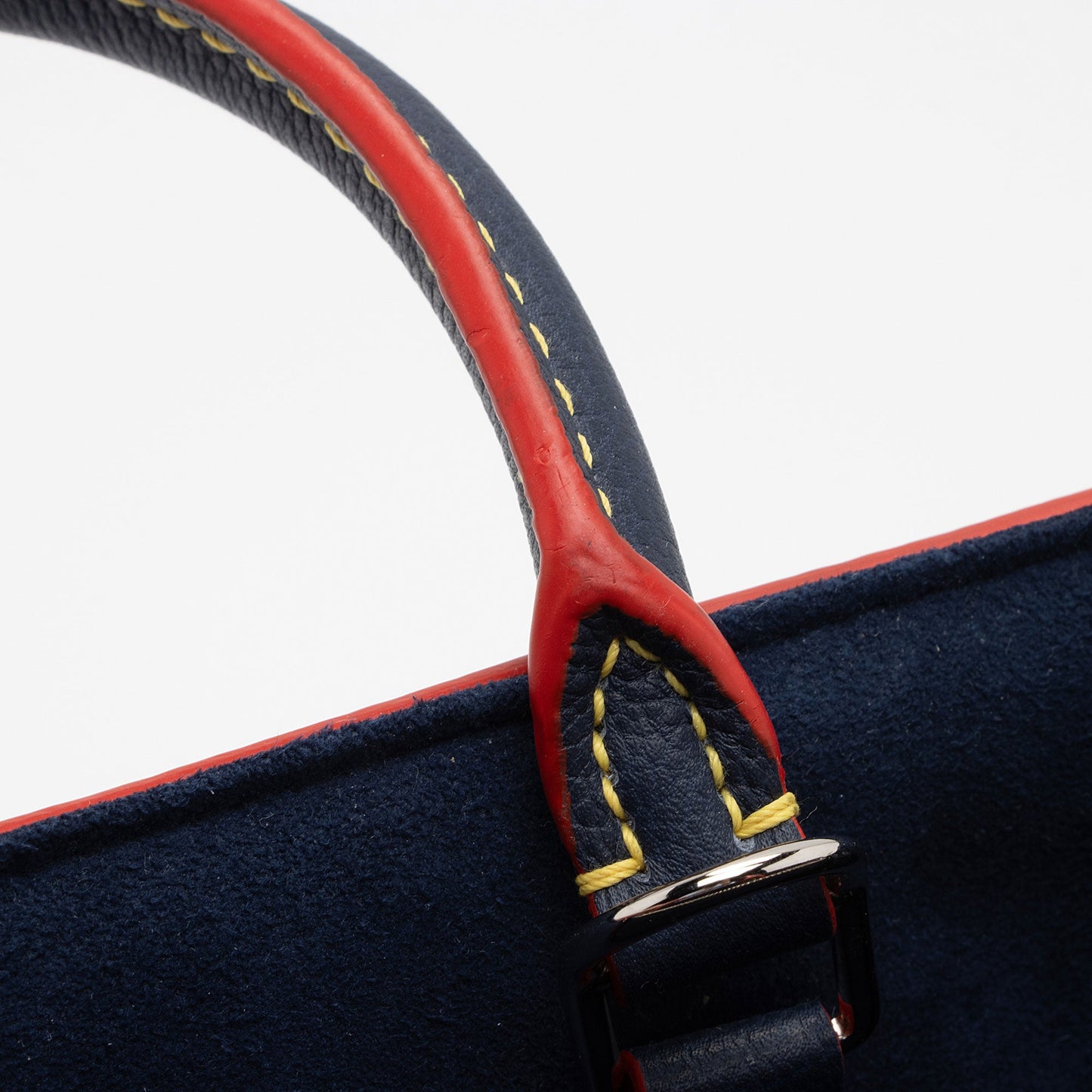 Louis Vuitton Epi Leather Twist Tote (SHF-In7Ftu)