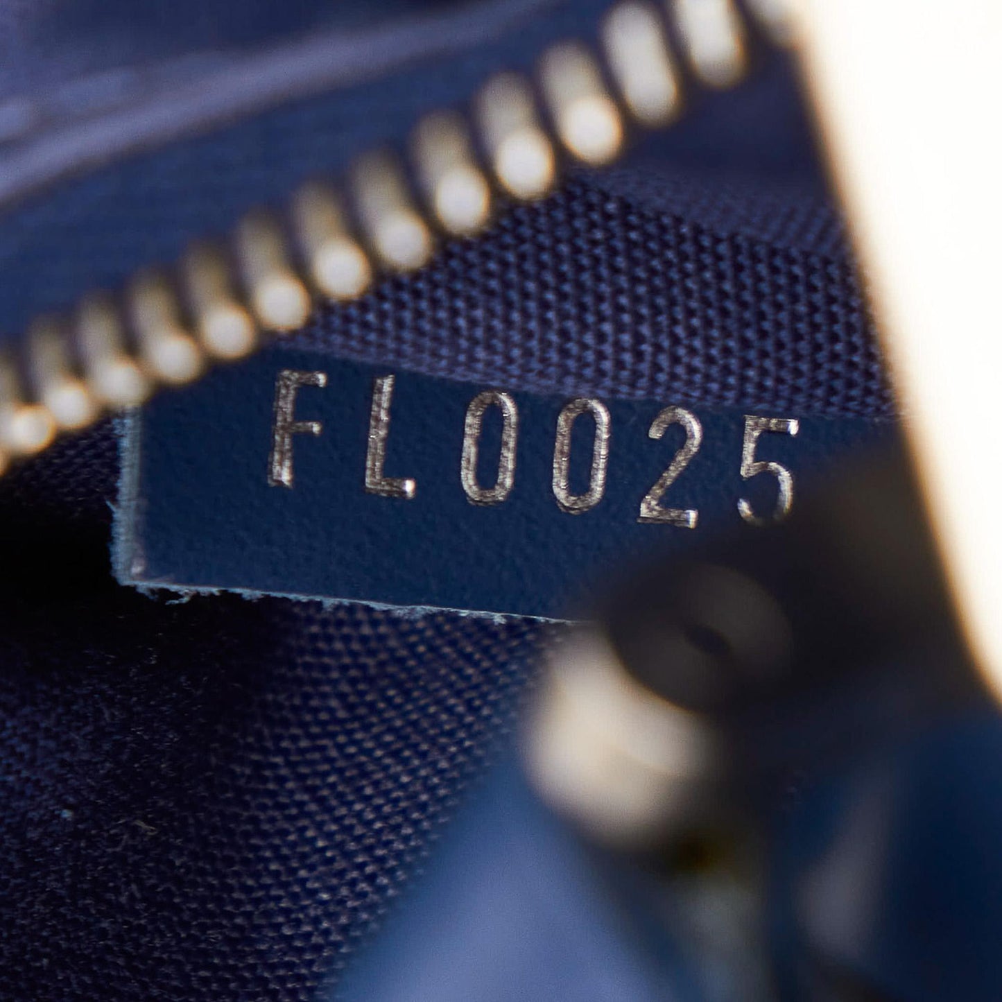 Louis Vuitton Epi Mandara MM (SHG-37274)