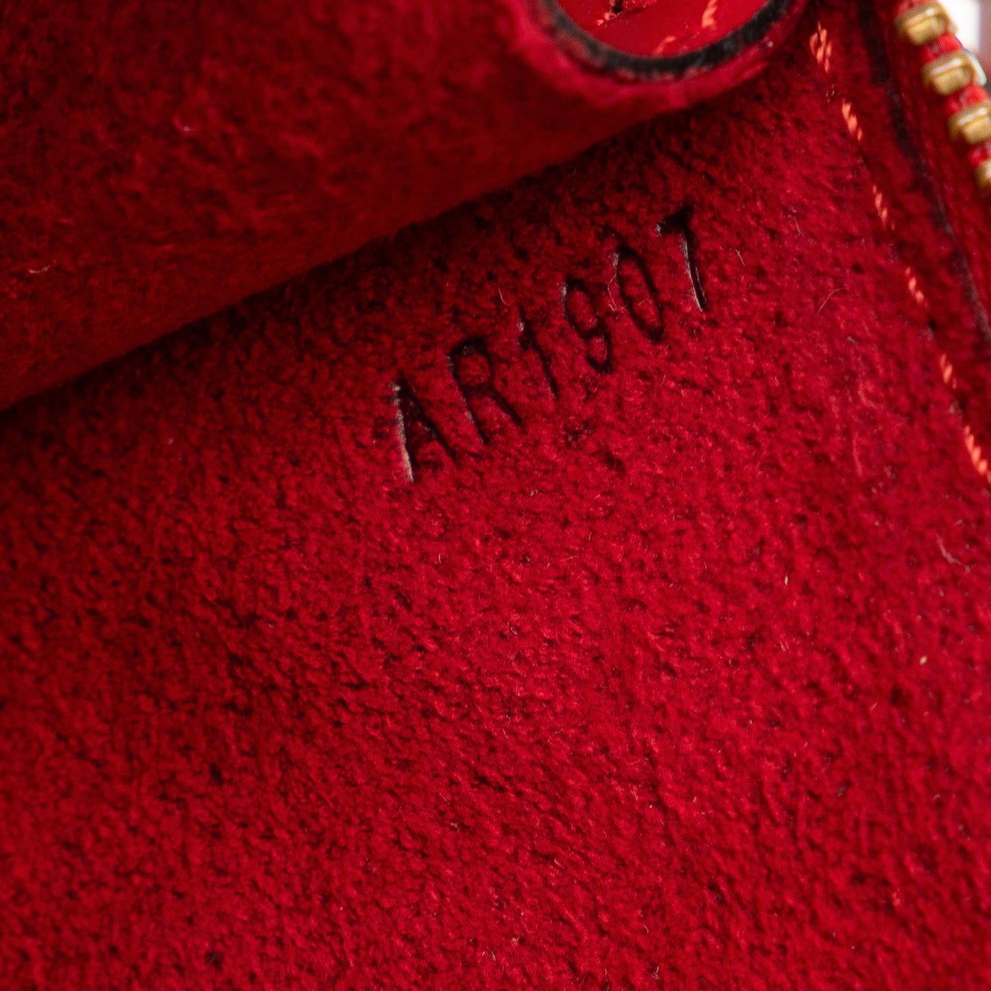 Louis Vuitton Epi Pochette Accessoires (SHG-f03D4U)