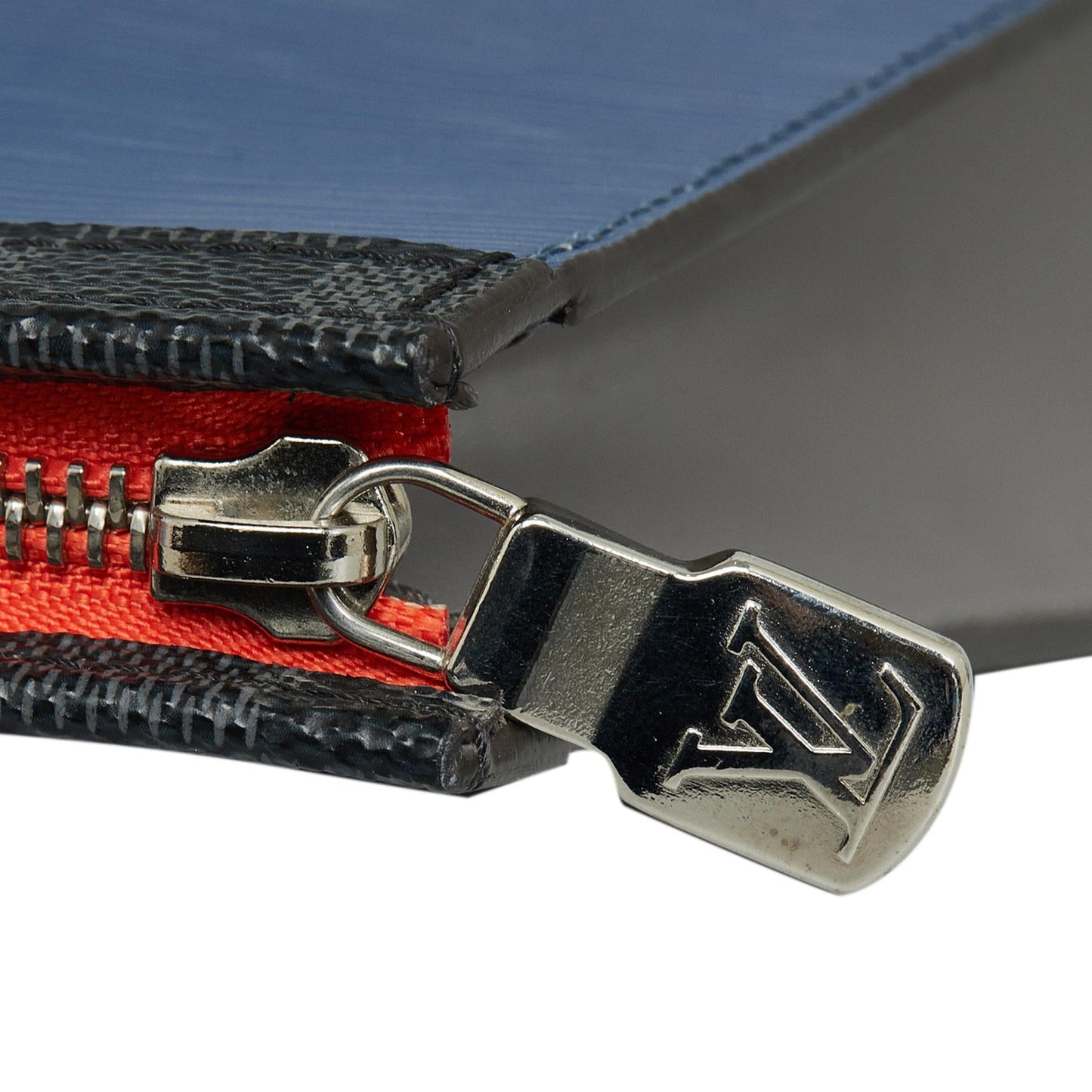 Louis Vuitton Epi Pochette Voyage MM (SHG-fhuM3i)