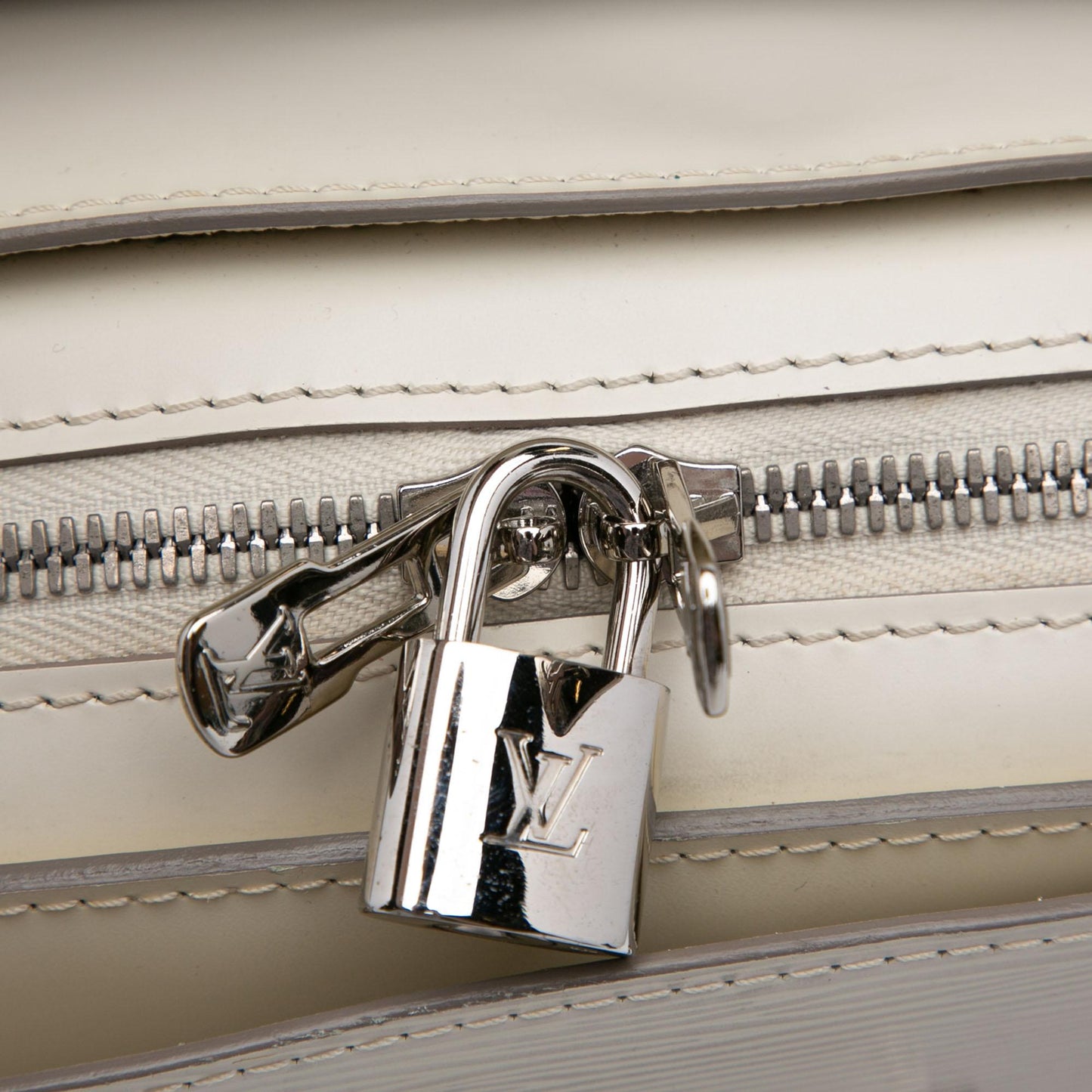 Louis Vuitton Epi Pont Neuf GM (SHG-WqPxdQ)