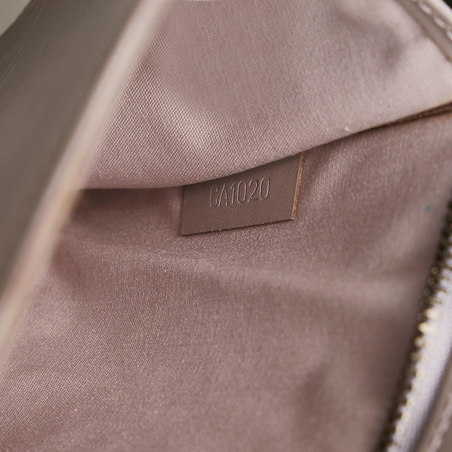 Louis Vuitton Epi Rochelle (SHG-6XE8Gz)