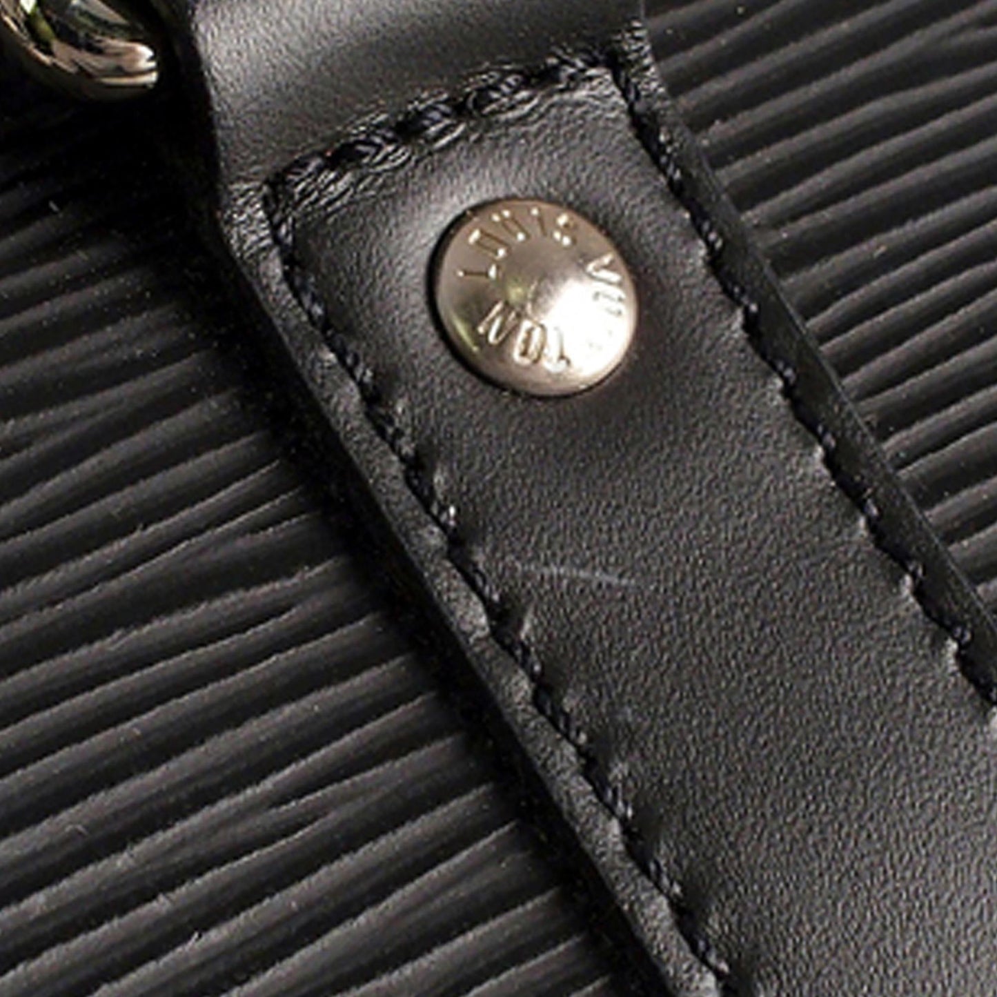 Louis Vuitton Epi Segur PM (SHG-nvQt1C)