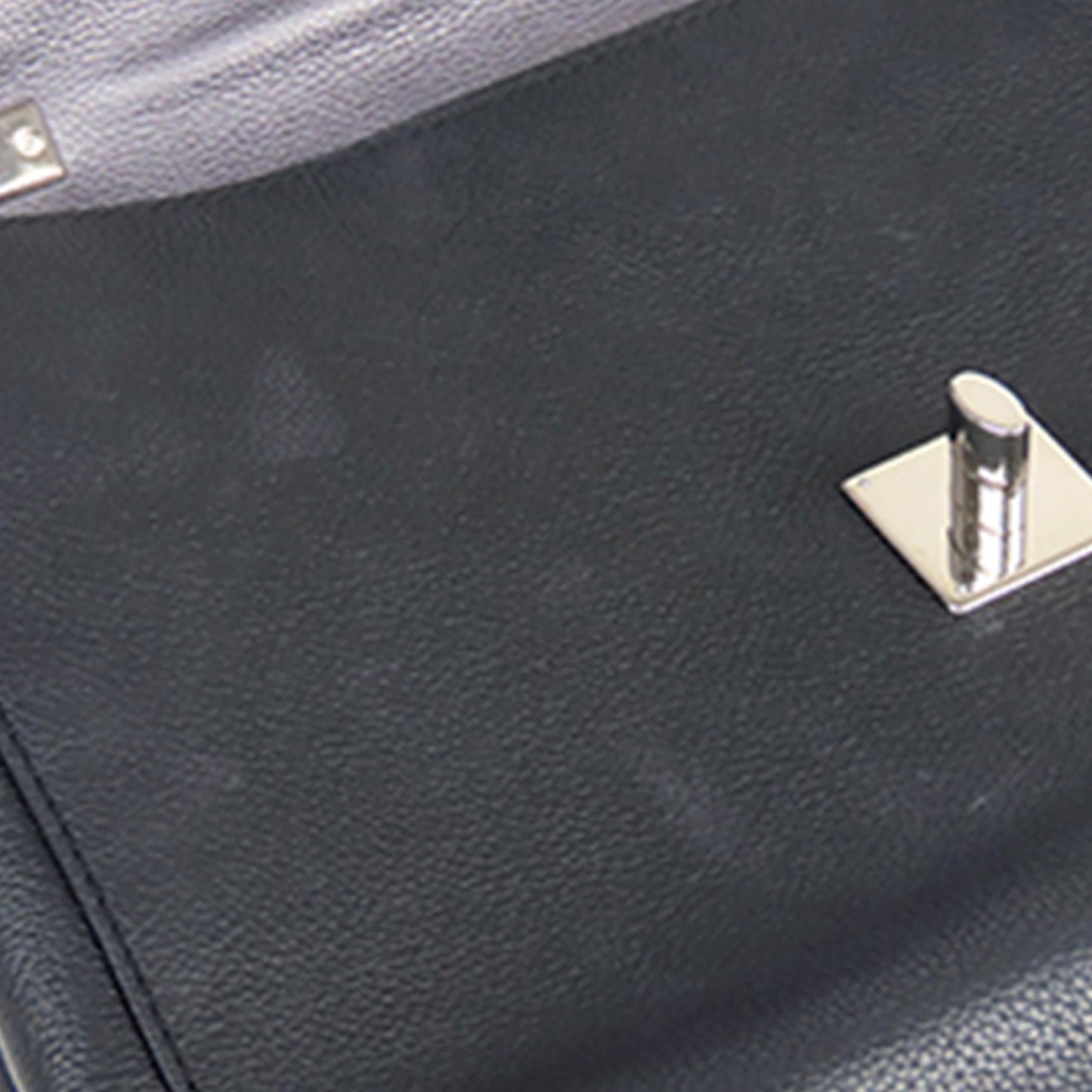 Louis Vuitton Eyelet LockMe II (SHG-eLzSXv)