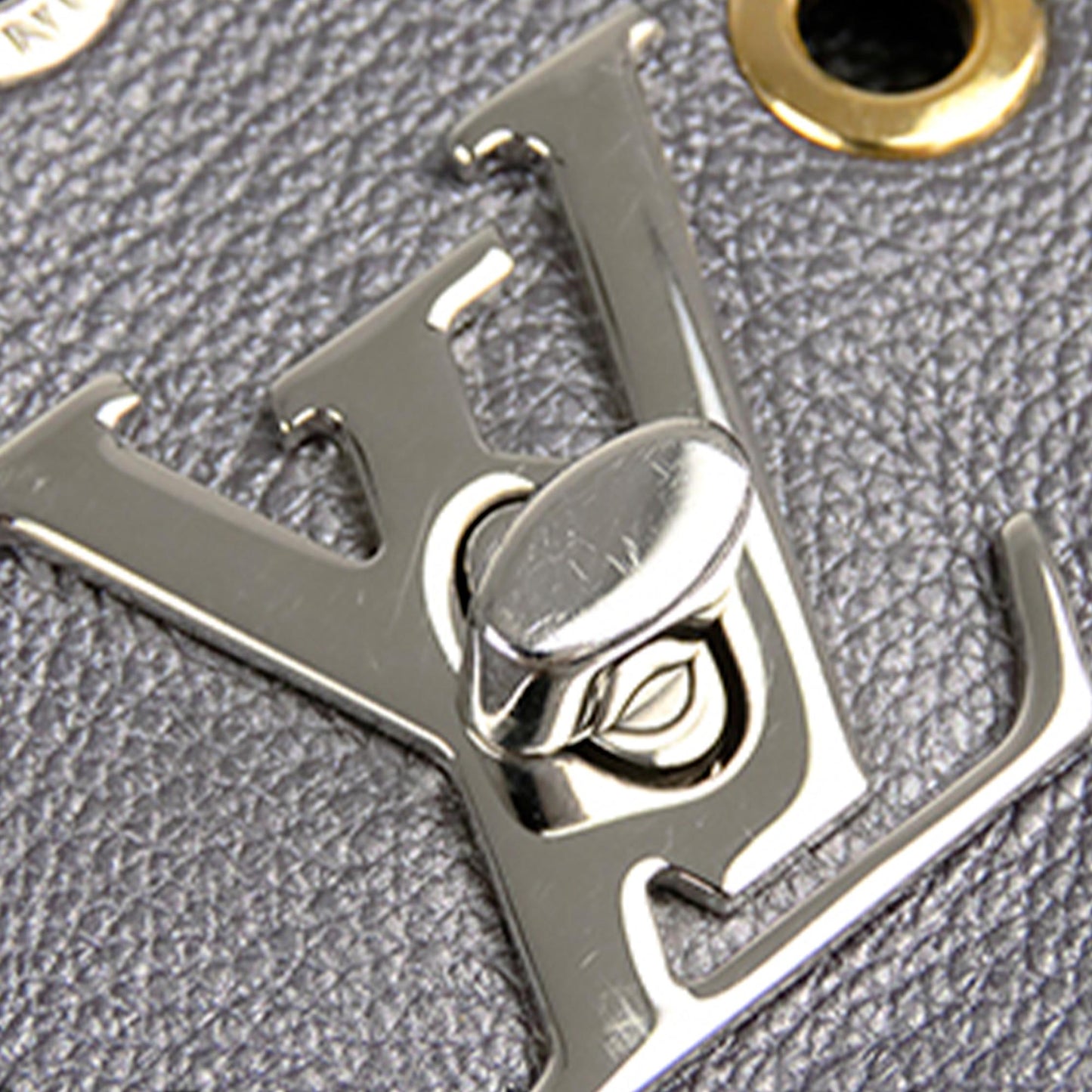 Louis Vuitton Eyelet LockMe II (SHG-eLzSXv)