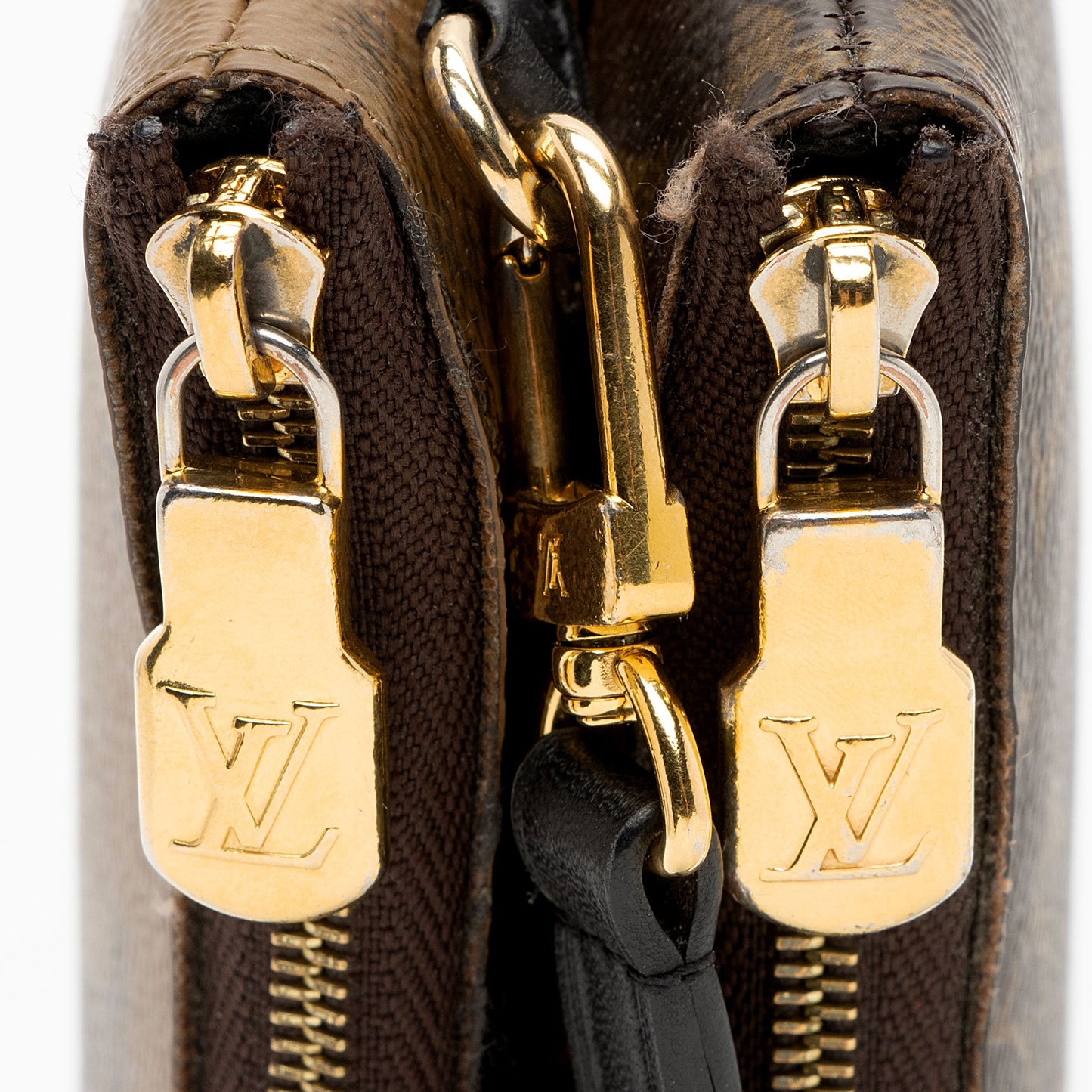 Louis Vuitton Giant Monogram Canvas Double Zip Pochette (SHF-qlqavz)