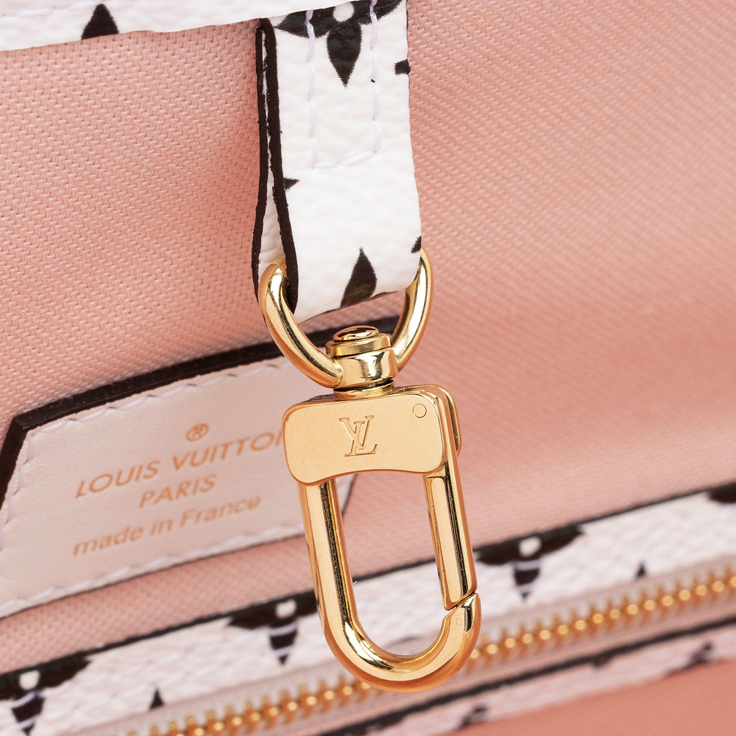 Louis Vuitton Giant Monogram Canvas Neverfull MM Tote (SHF-Xr8asM)