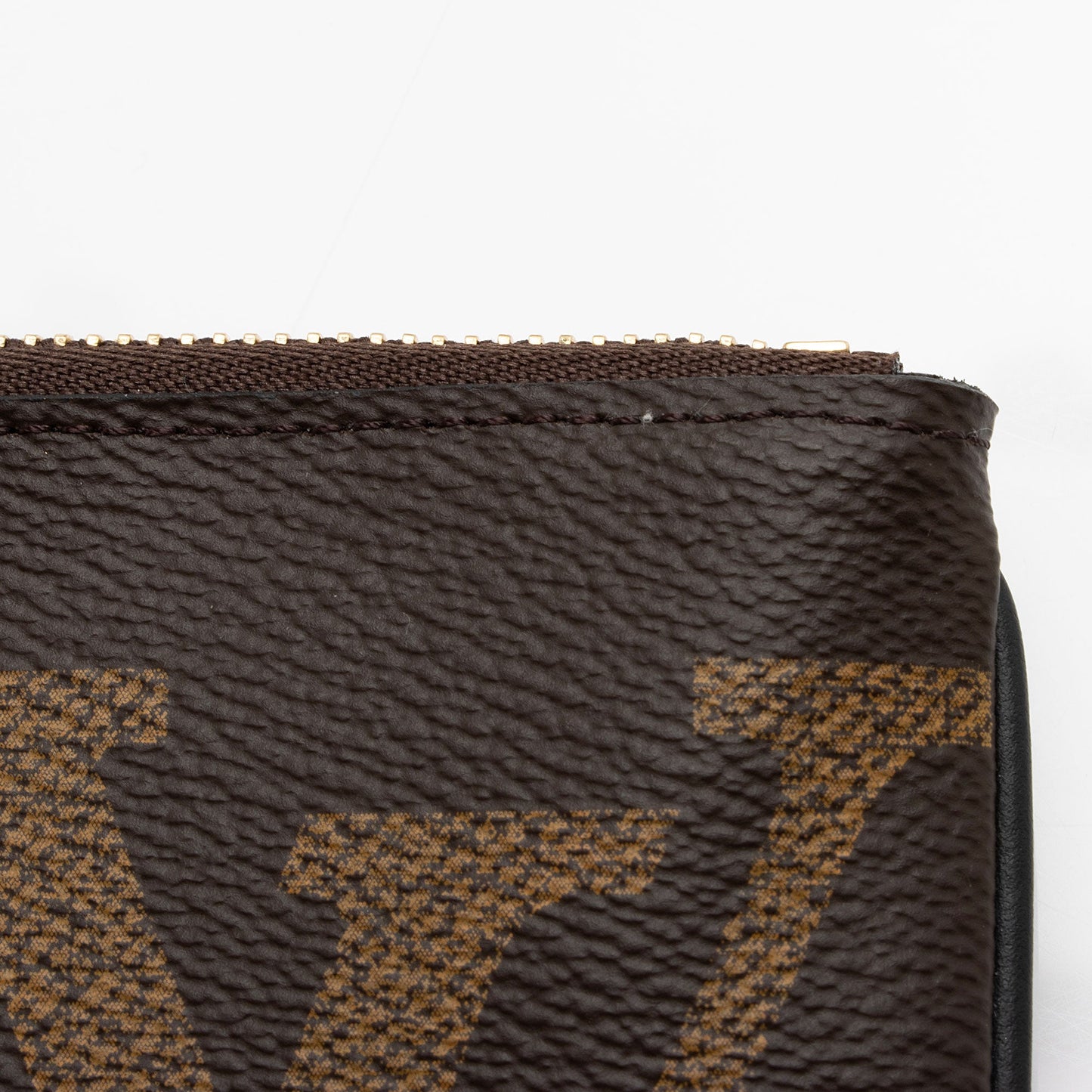 Louis Vuitton Giant Monogram Canvas Trio Large Pouch (SHF-VjOlGz)