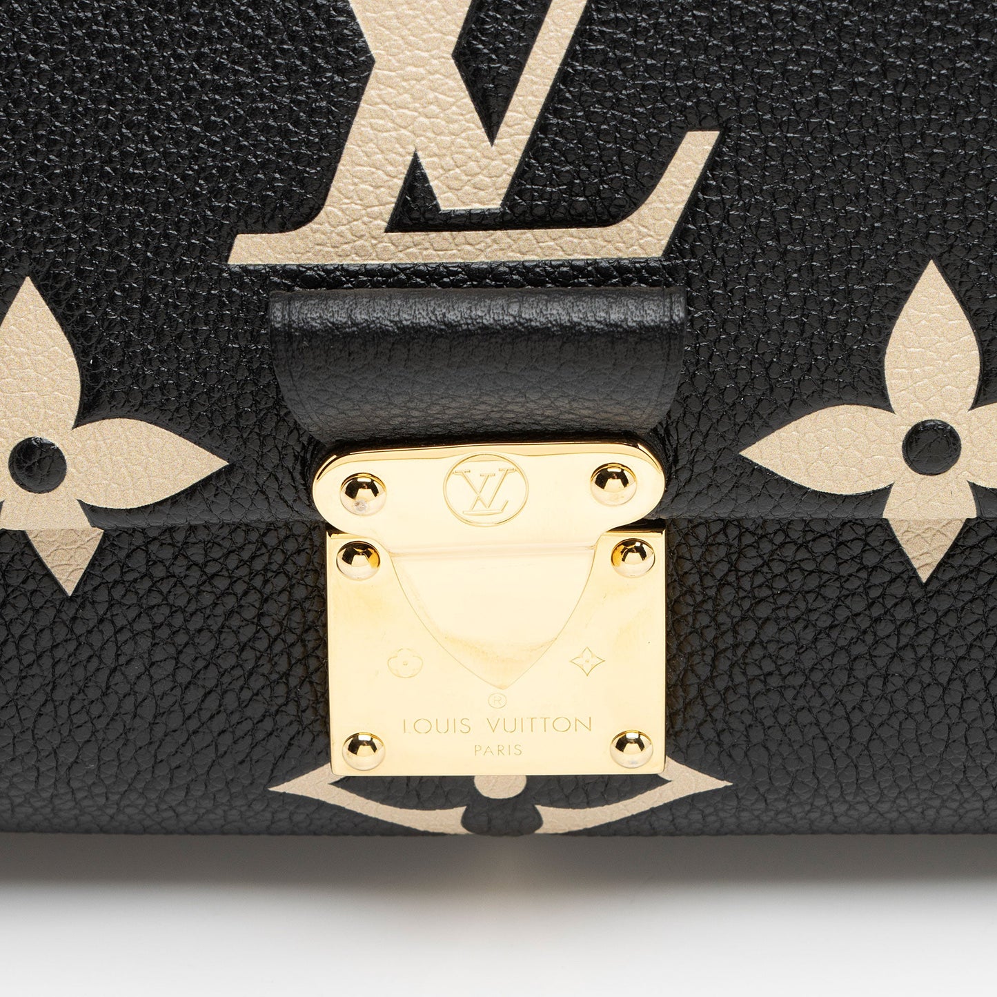 Louis Vuitton Giant Monogram Empreinte Favorite NM Shoulder Bag (SHF-EaKohQ)