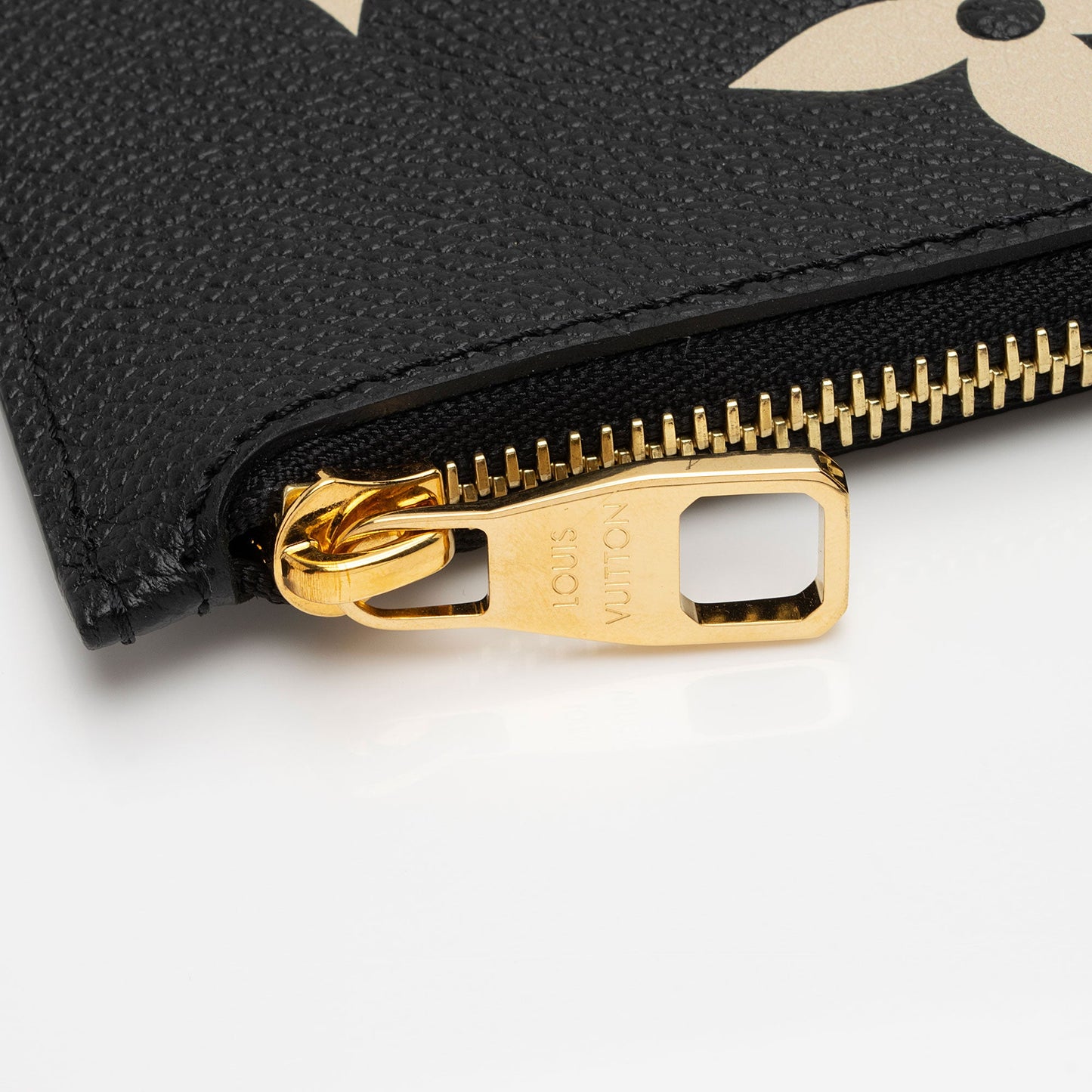 Louis Vuitton Giant Monogram Empreinte Neverfull MM Pochette (SHF-NNIvo5)