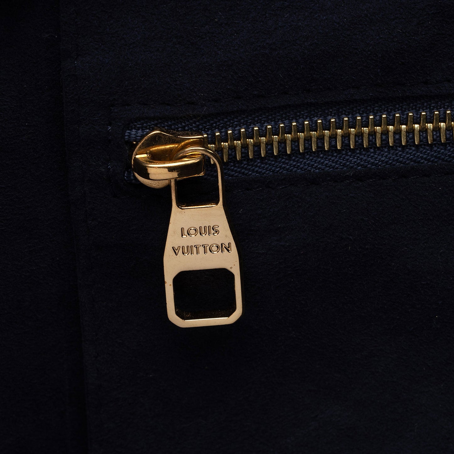 Louis Vuitton Giant Monogram Empreinte Neverfull MM Tote (SHF-gigHPZ)