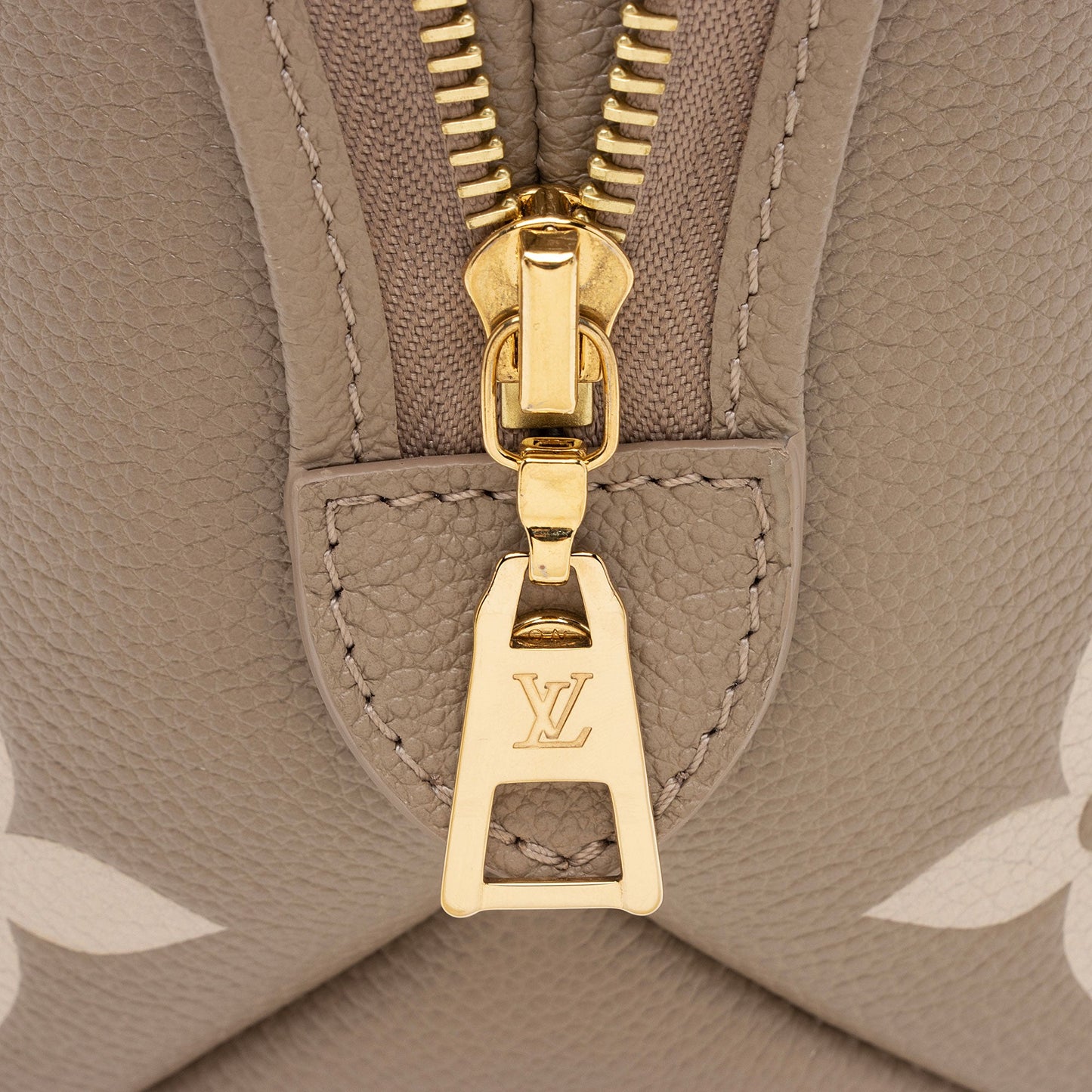 Louis Vuitton Giant Monogram Empreinte Petit Palais Tote (SHF-m6bSpe)
