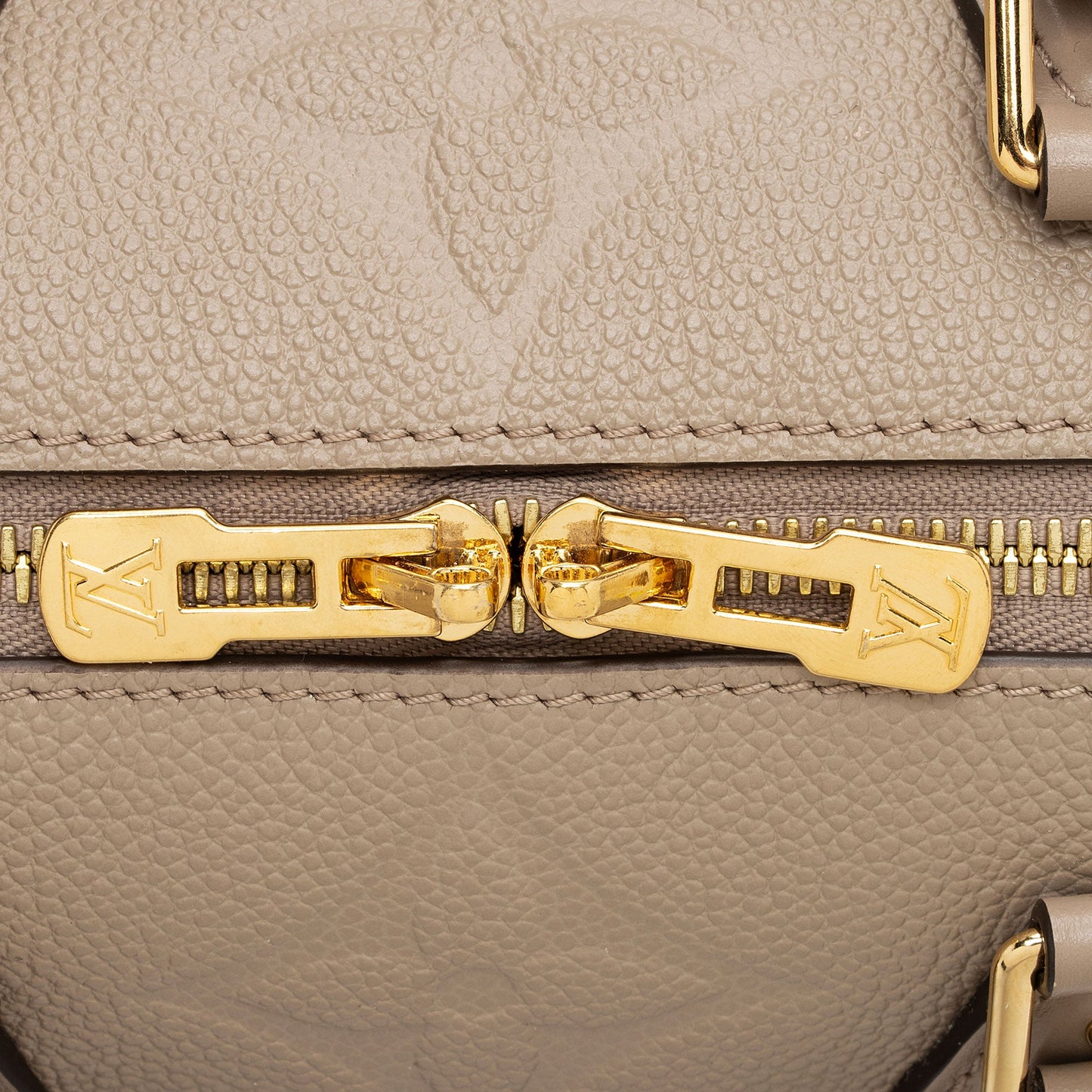 Louis Vuitton Giant Monogram Empreinte Speedy Bandouliere 25 Satchel (SHF-IaNyOF)