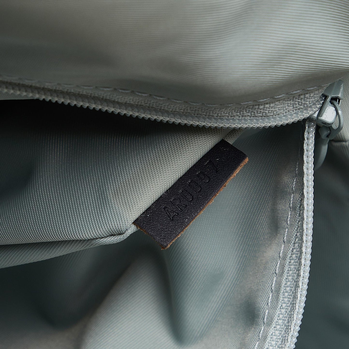 Louis Vuitton LV Cup Artimon Messenger Bag (SHG-Dh8RiD)