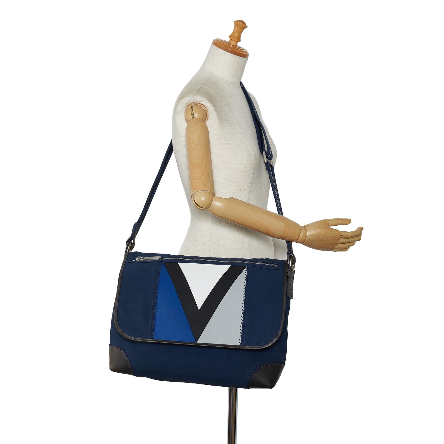 Louis Vuitton LV Cup Artimon Messenger Bag (SHG-Dh8RiD)