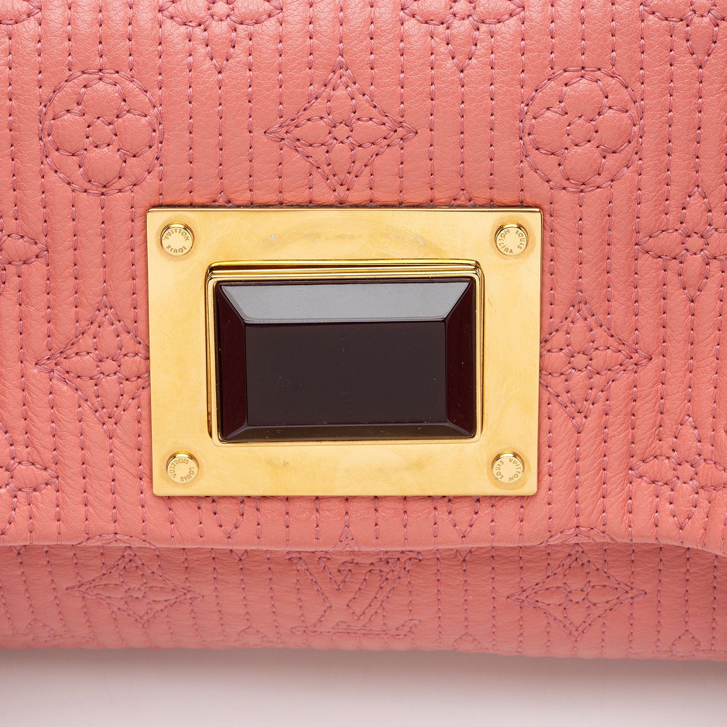 Louis Vuitton Leather Monogram Altair Clutch (SHF-Iyz0F8)