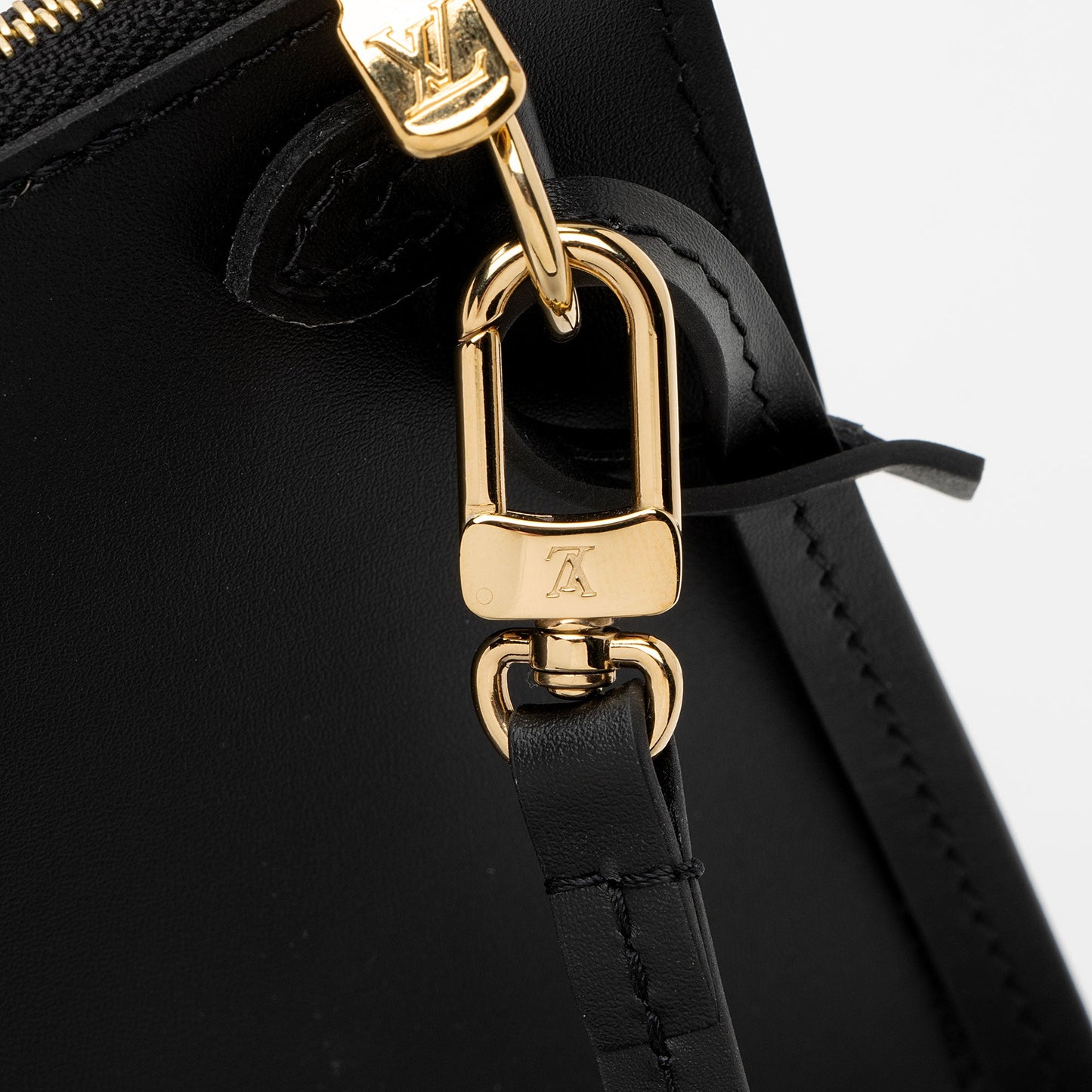 Louis Vuitton Leather Neverfull MM Pochette (SHF-zL0GDR)