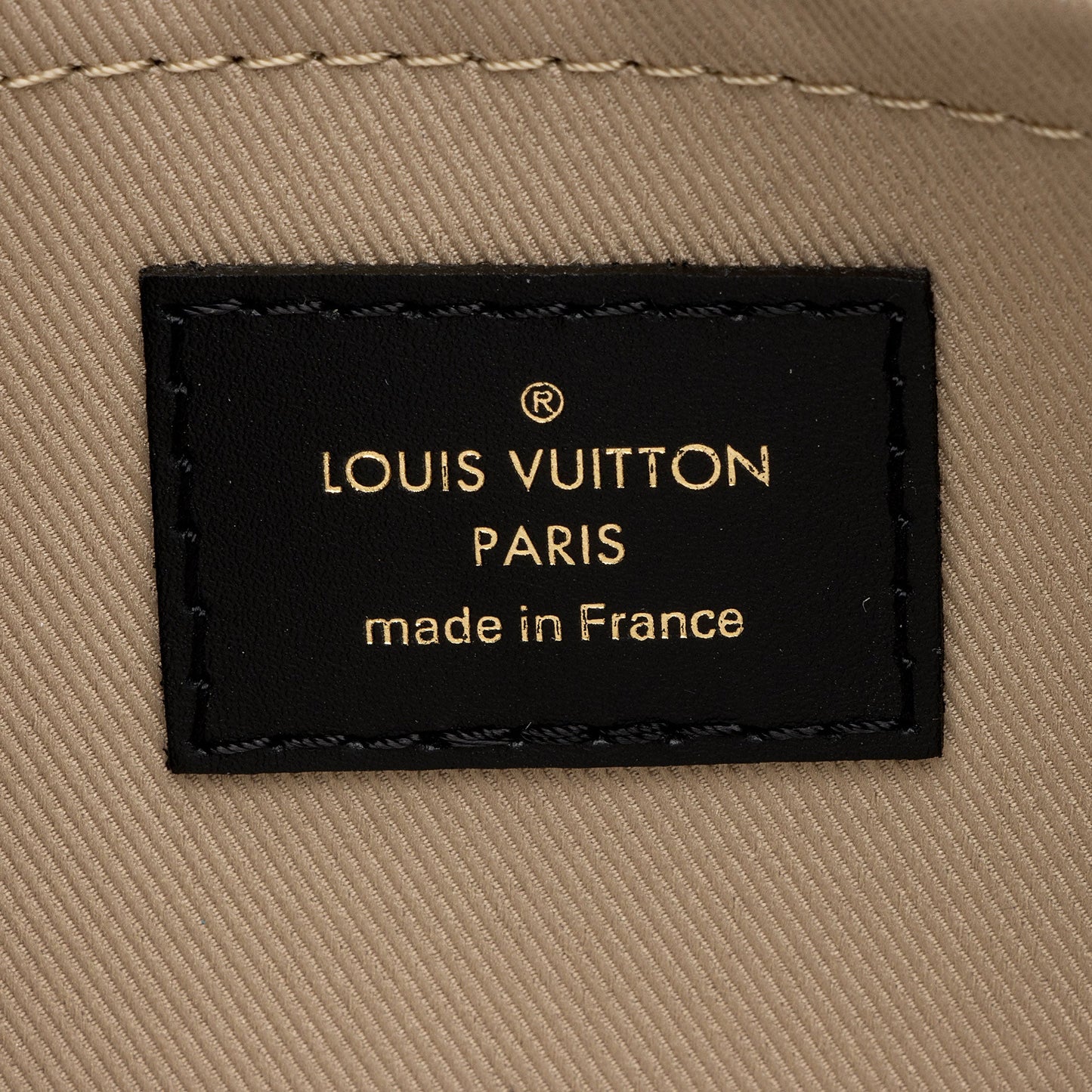 Louis Vuitton Leather Neverfull MM Pochette (SHF-zL0GDR)