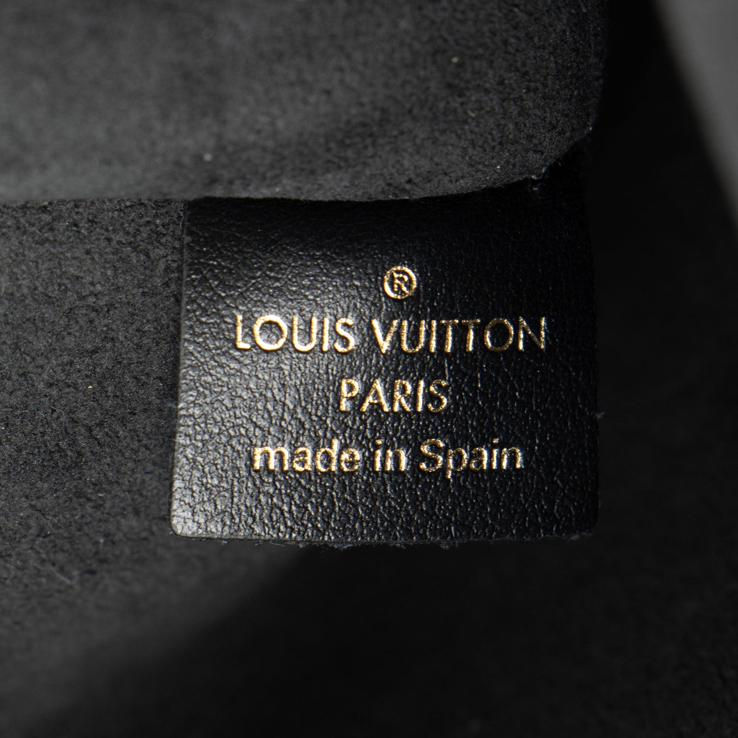 Louis Vuitton Leather Neverfull MM Pochette (SHF-UM7SS4)