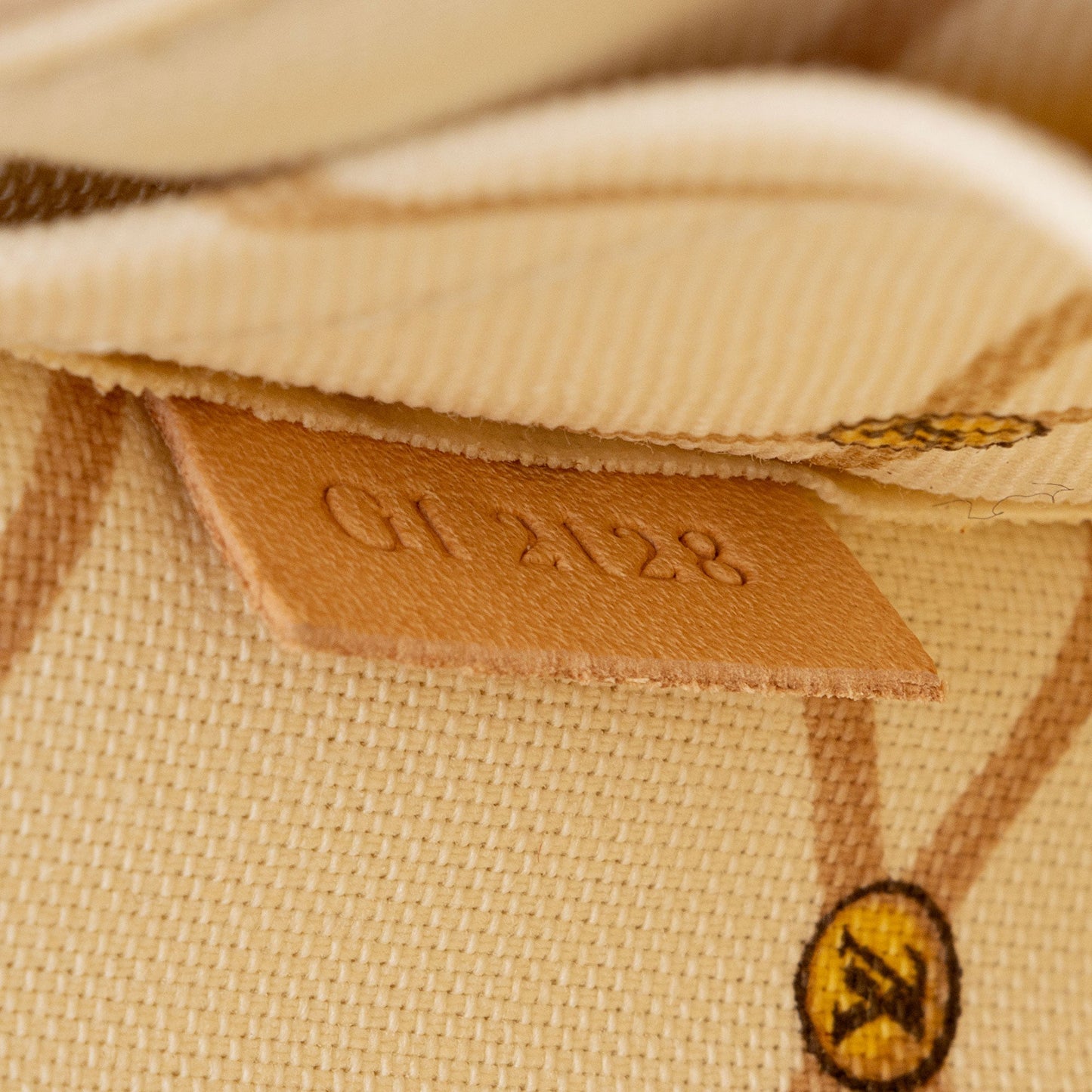 Louis Vuitton Limited Edition Damier Azur Summer Trunk Capri Neverfull MM Pochette (SHF-lY7JzC)