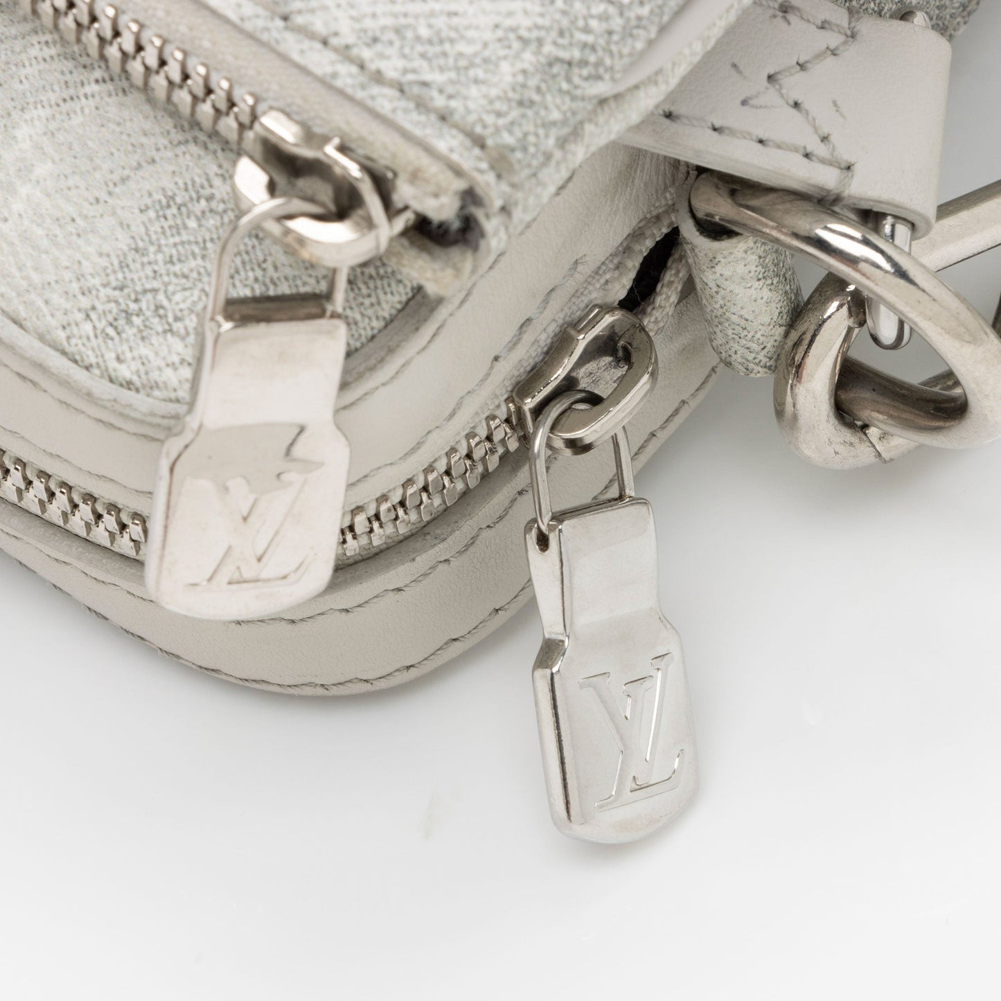 Louis Vuitton Limited Edition Damier Salt Trio Messenger (SHF-5sbmzX)