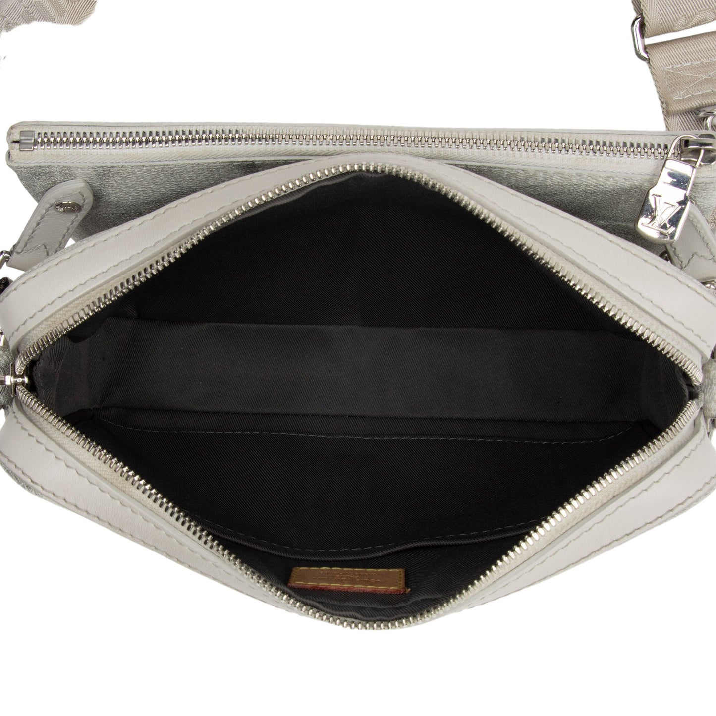 Louis Vuitton Limited Edition Damier Salt Trio Messenger (SHF-5sbmzX)