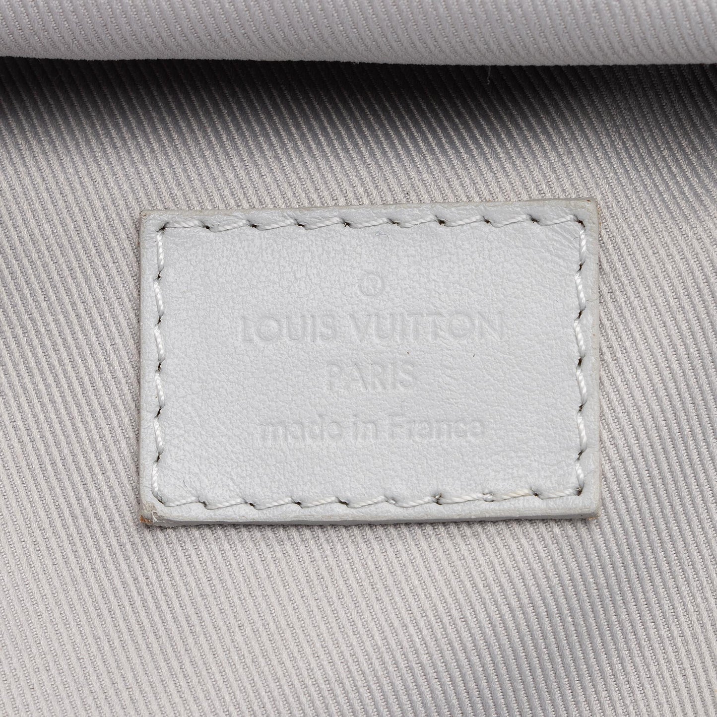 Louis Vuitton Limited Edition Monogram Canvas Logo Chalk Sling Bag (SHF-Z5G0Jz)