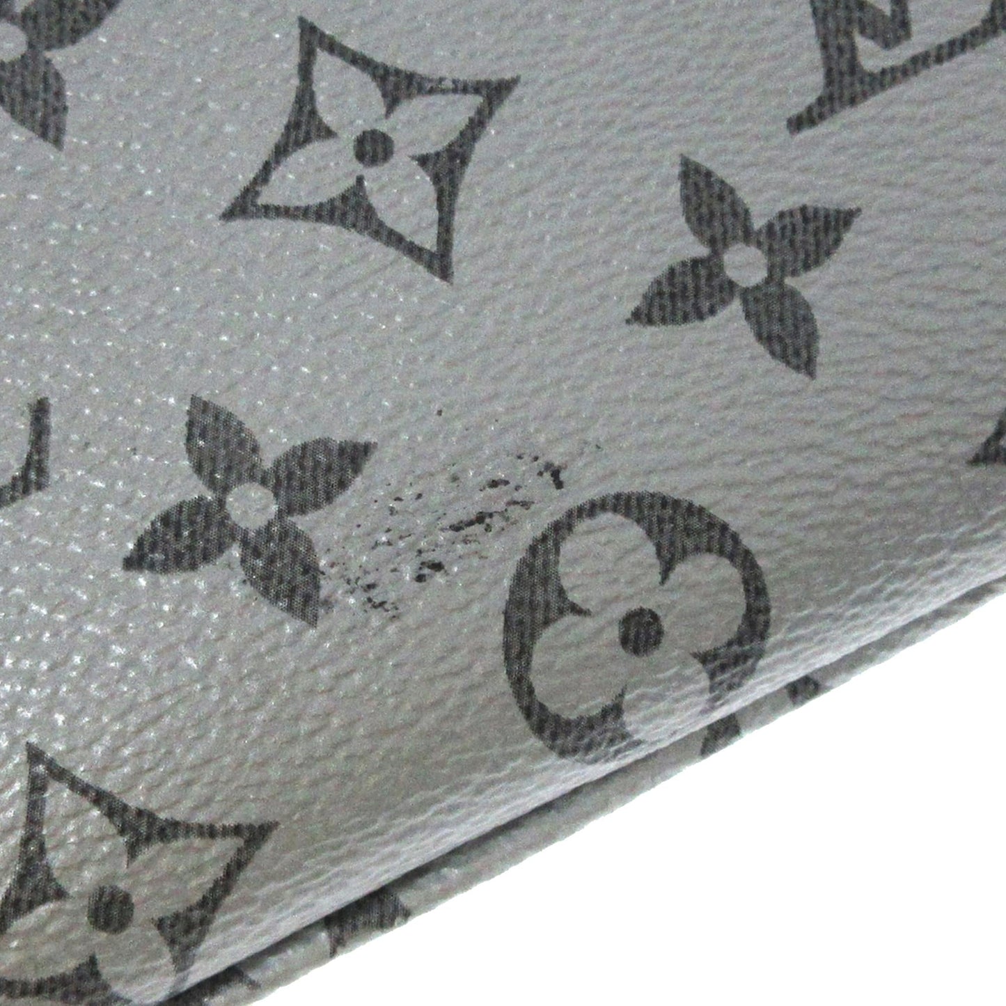 Louis Vuitton Limited Edition Outdoor Reflect (SHG-QbpUt9)
